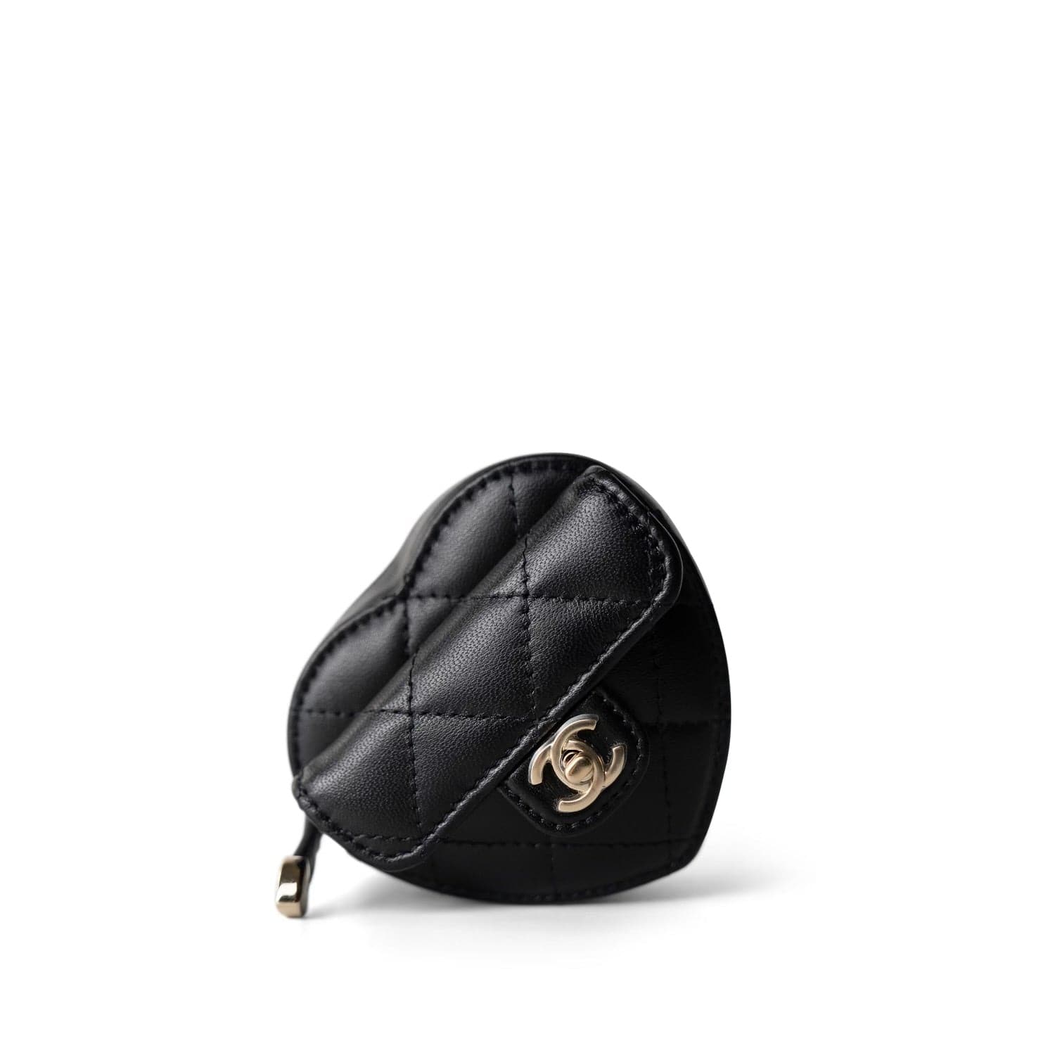 Buy REDELUXE's Exclusive CHANEL 22S CC In Love Black Heart Zipped