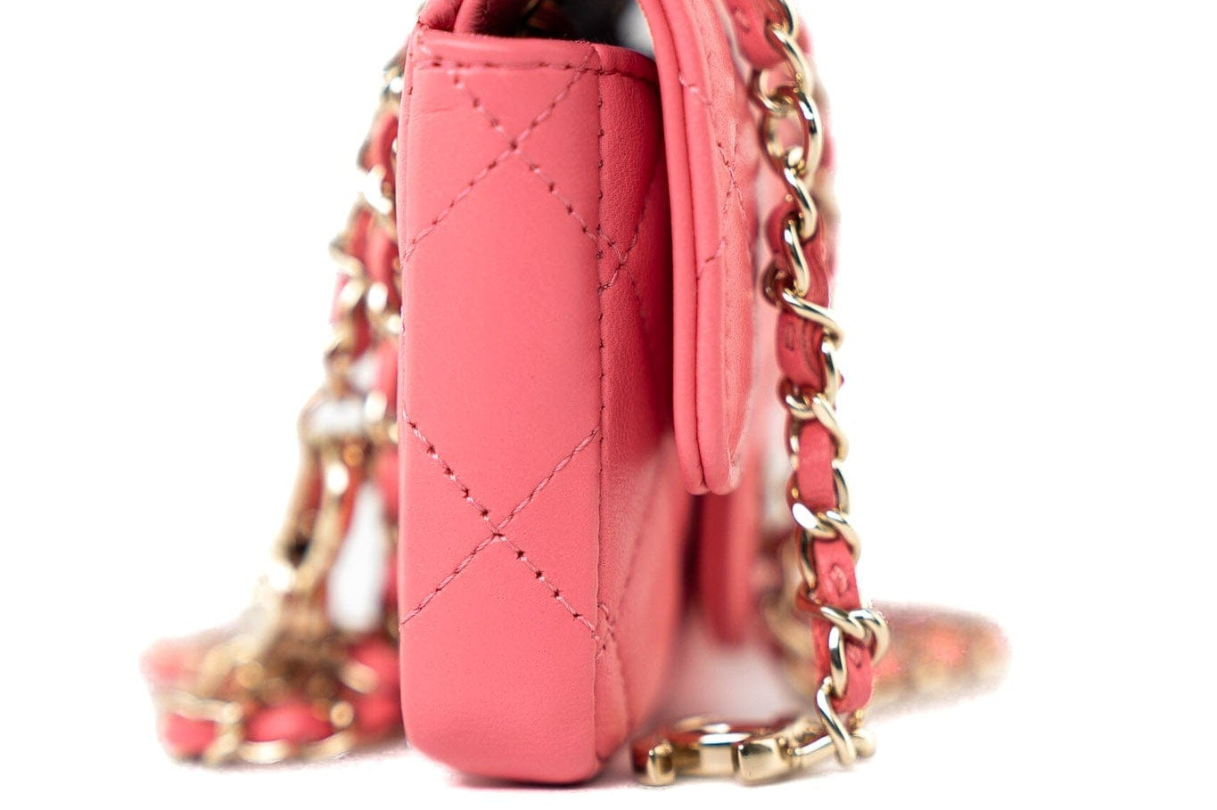 CHANEL Belt Bag 21C Coral/Pink Lambskin Quilted O Belt Bag Light Gold Hardware - Redeluxe