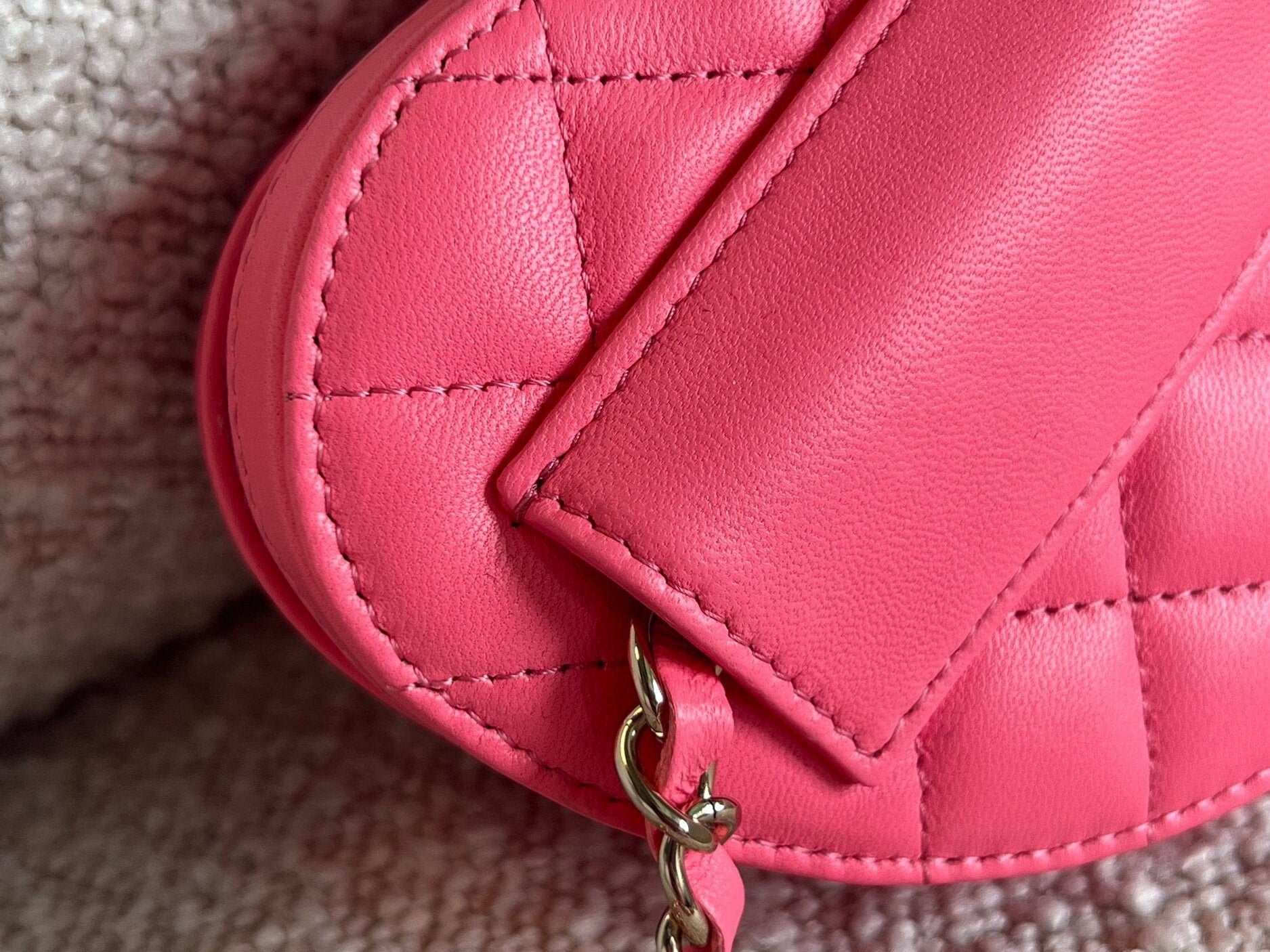 CHANEL Belt Bag 22S CC In Love Heart Zipped Pink Lambskin Quilted Belt Bag LGHW - Redeluxe
