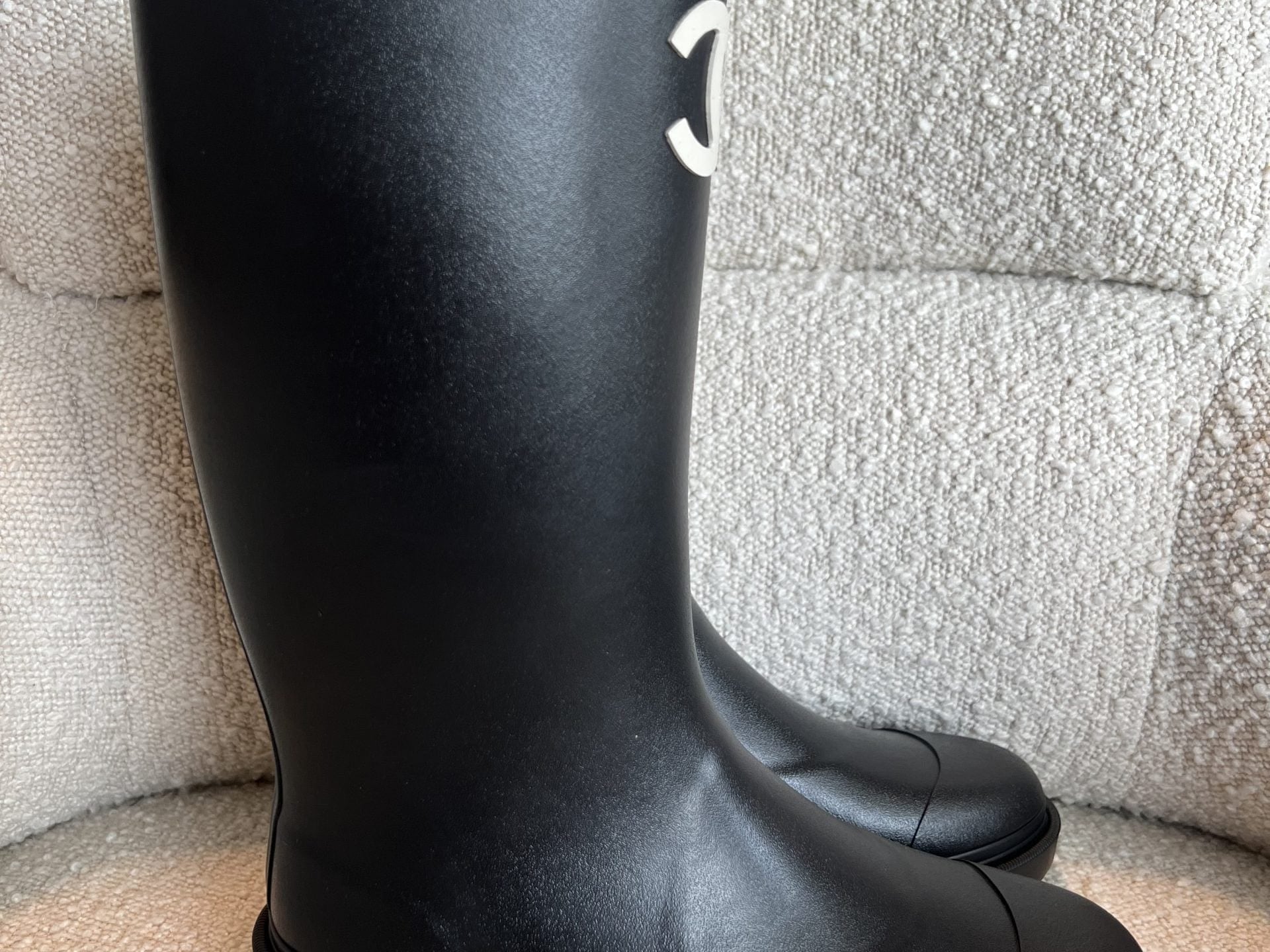 CHANEL Boots 22A Caoutchouk CC High Boots Black - Redeluxe