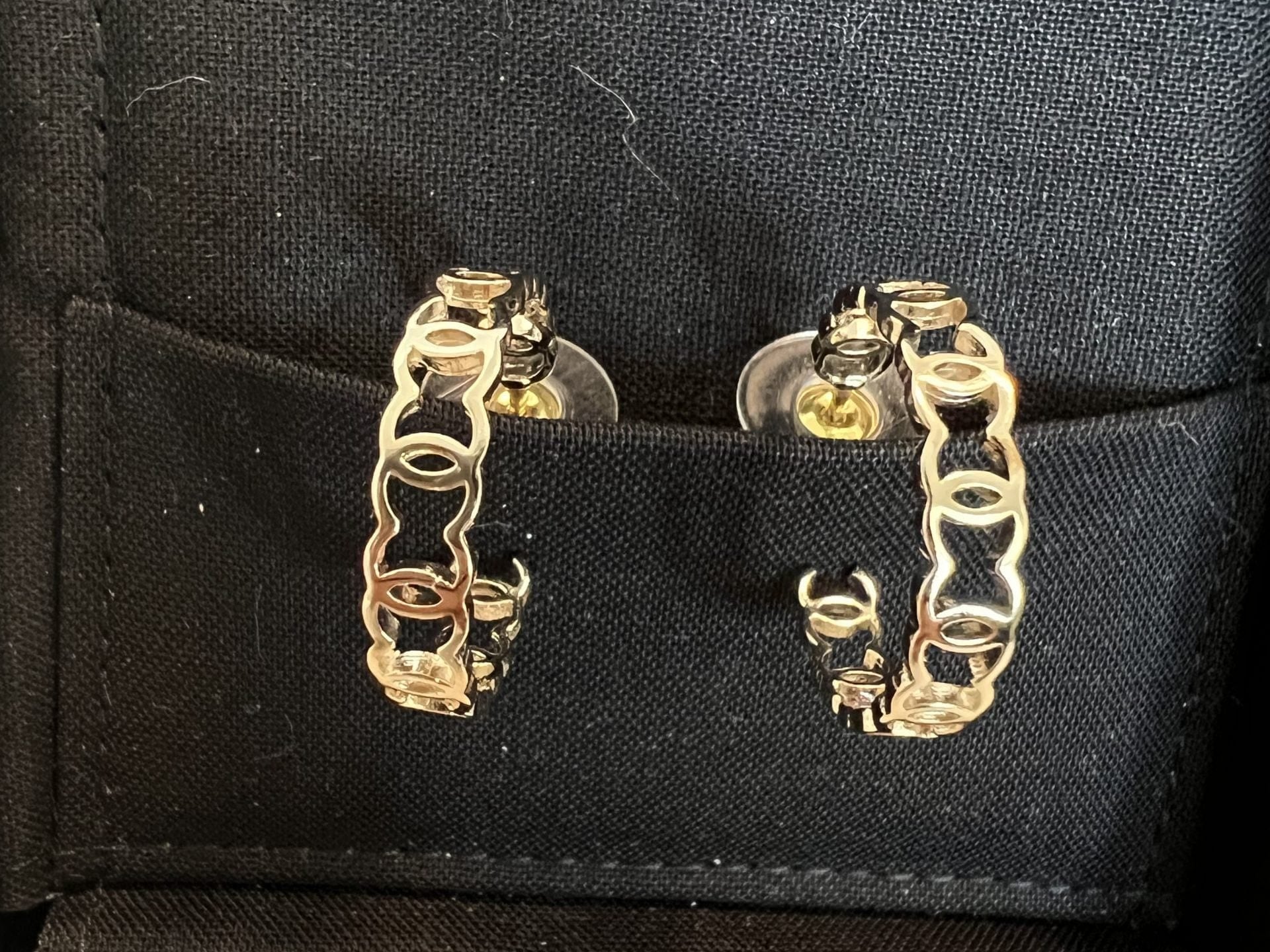 CHANEL Earrings Gold 21A CC Dangle Hoops Earrings Gold - Redeluxe