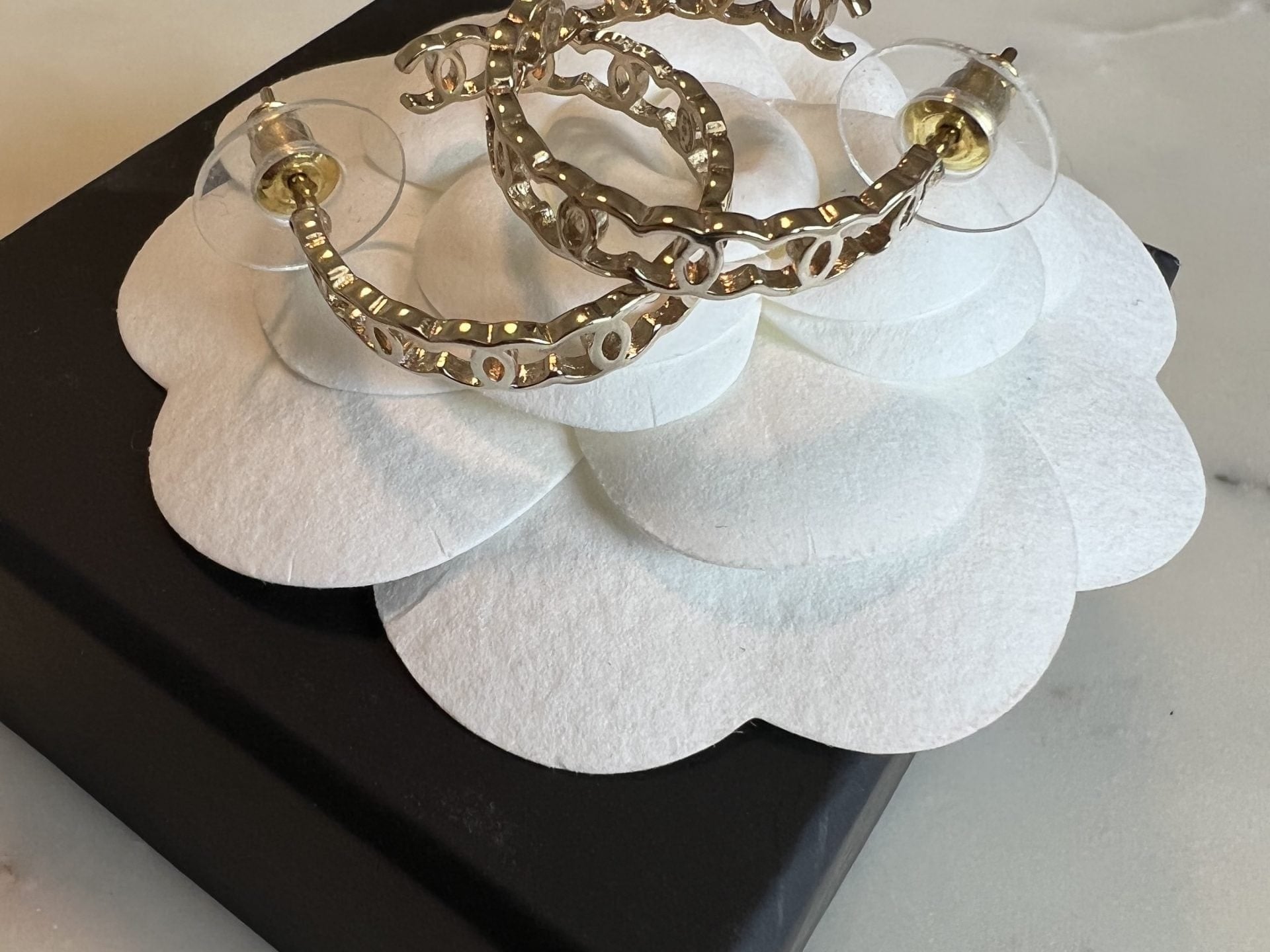 CHANEL Earrings Gold 21A CC Dangle Hoops Earrings Gold - Redeluxe