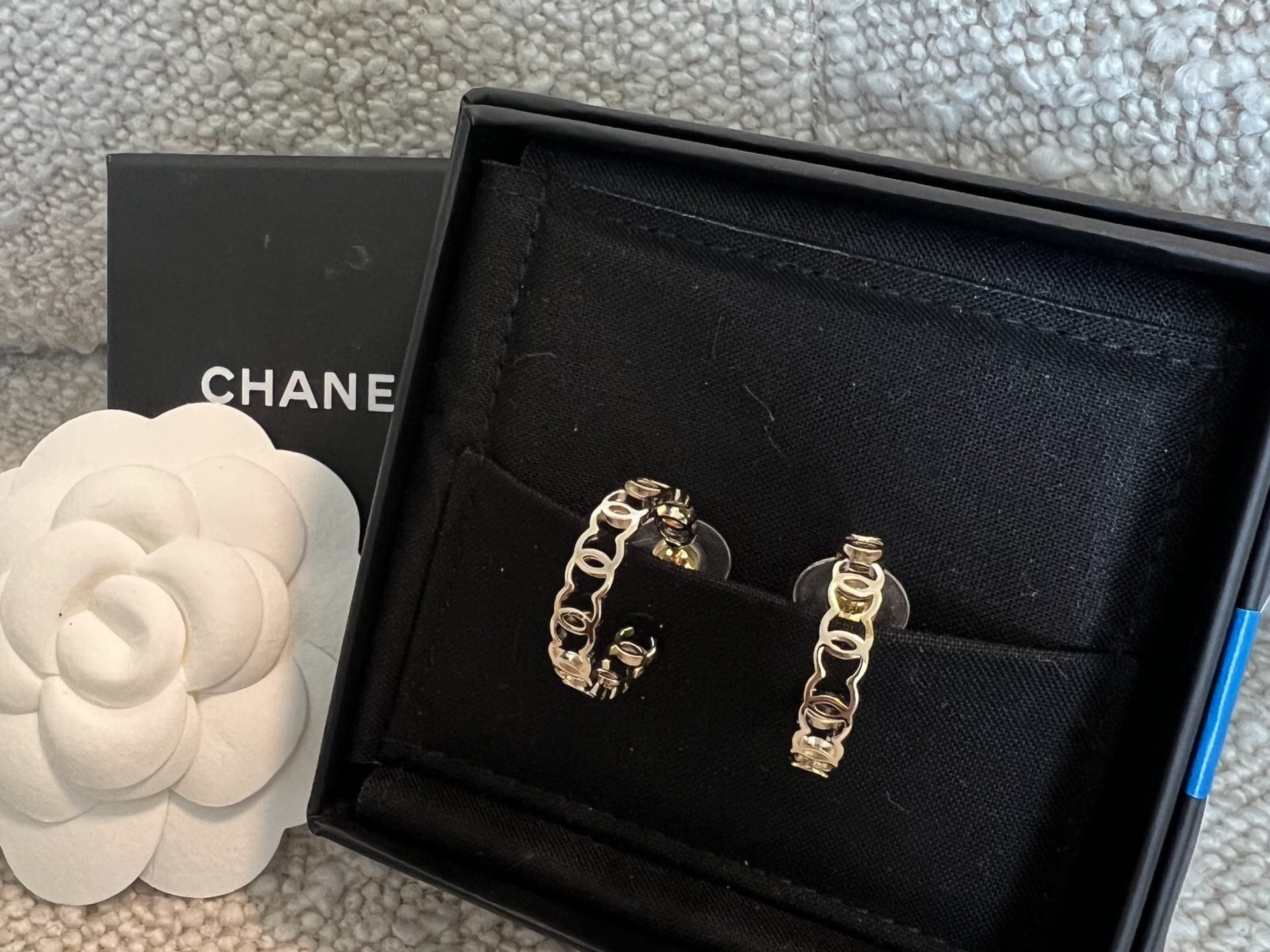 CHANEL Earrings Gold 21A CC Dangle Hoops Earrings Gold - Redeluxe