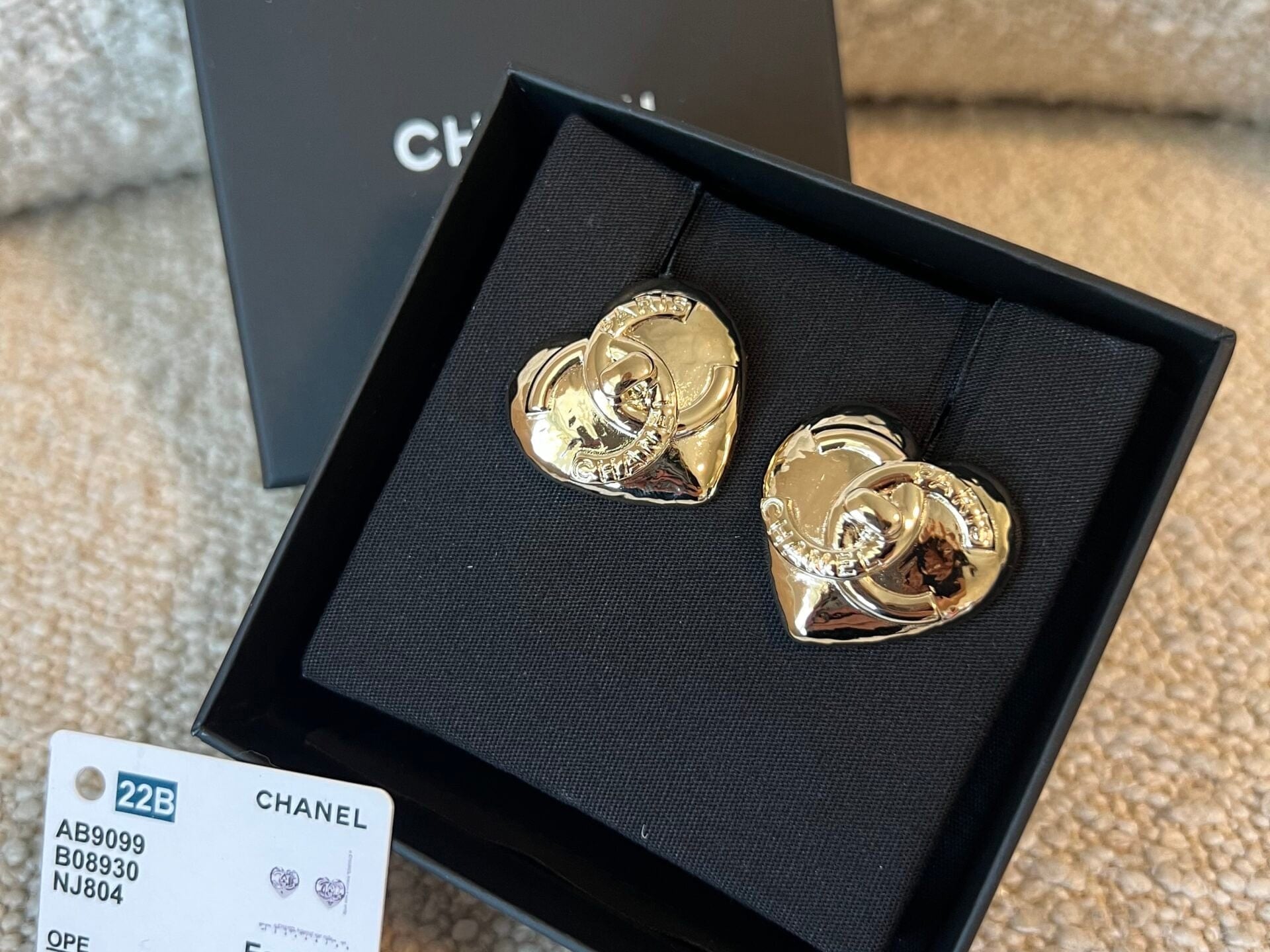 CHANEL Earrings Gold 22B Gold Heart CC Turnlock Earring Large - Redeluxe