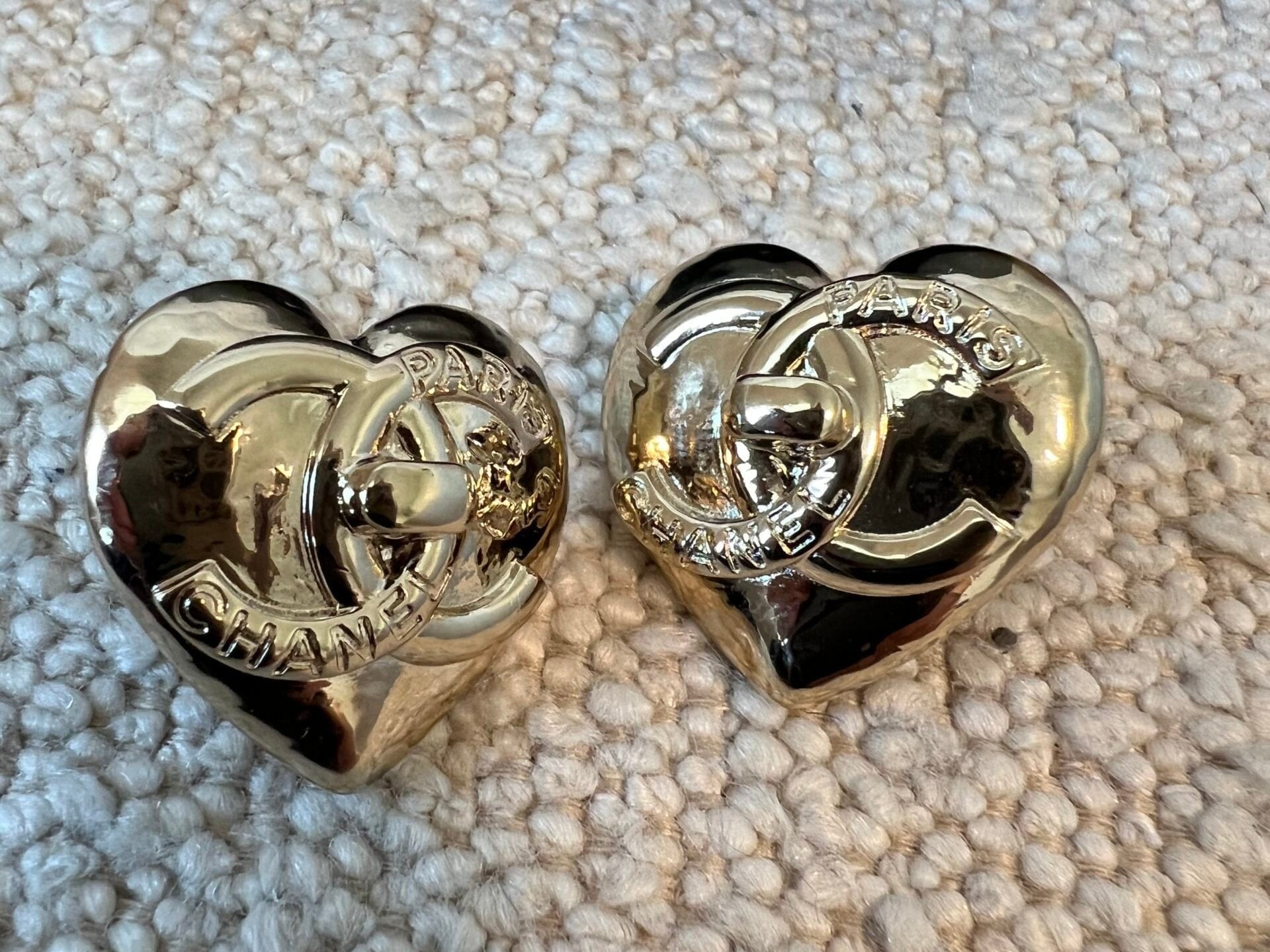 CHANEL Earrings Gold 22B Gold Heart CC Turnlock Earring Large - Redeluxe