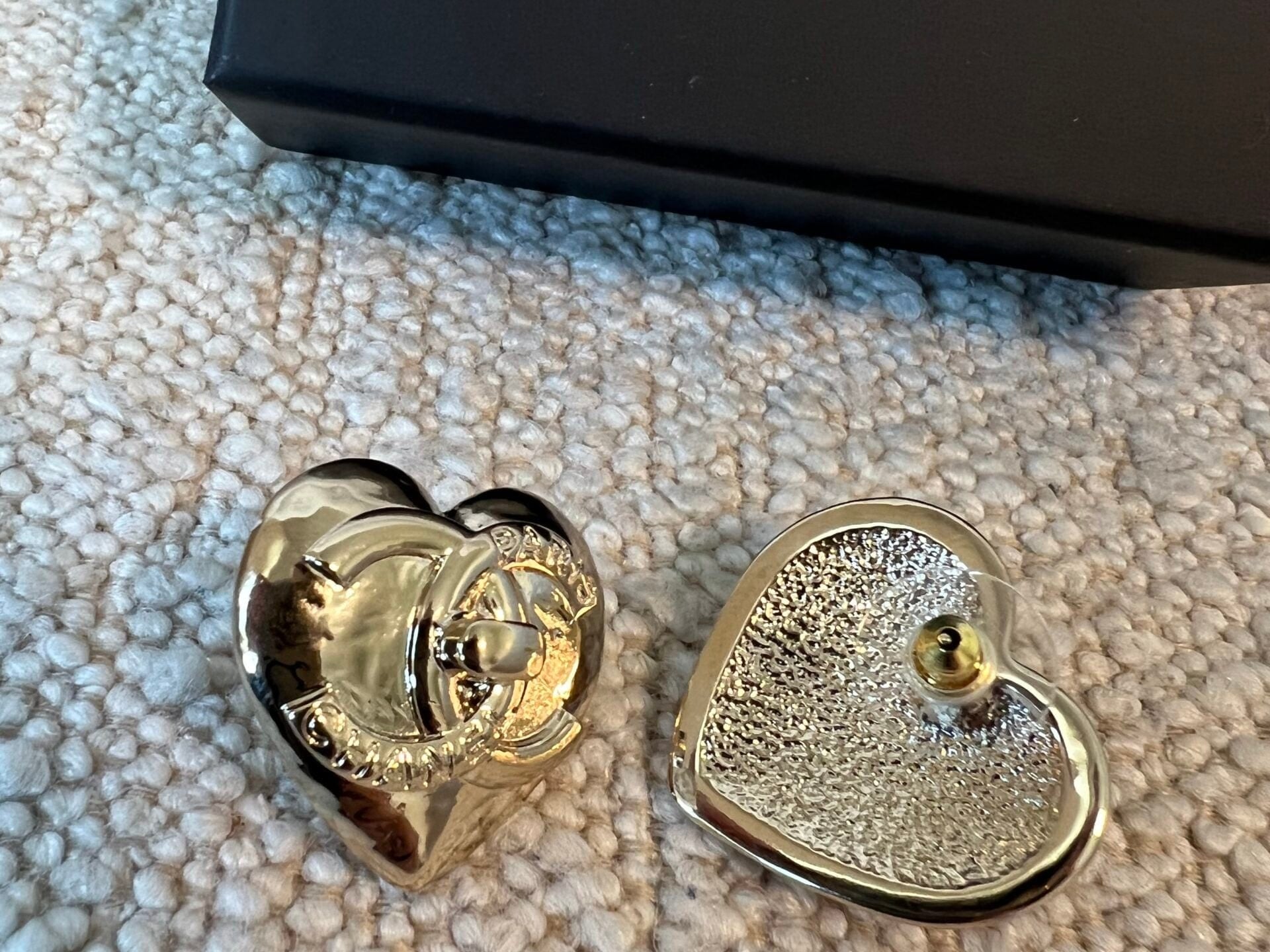 CHANEL Earrings Gold 22B Gold Heart CC Turnlock Earring Large - Redeluxe