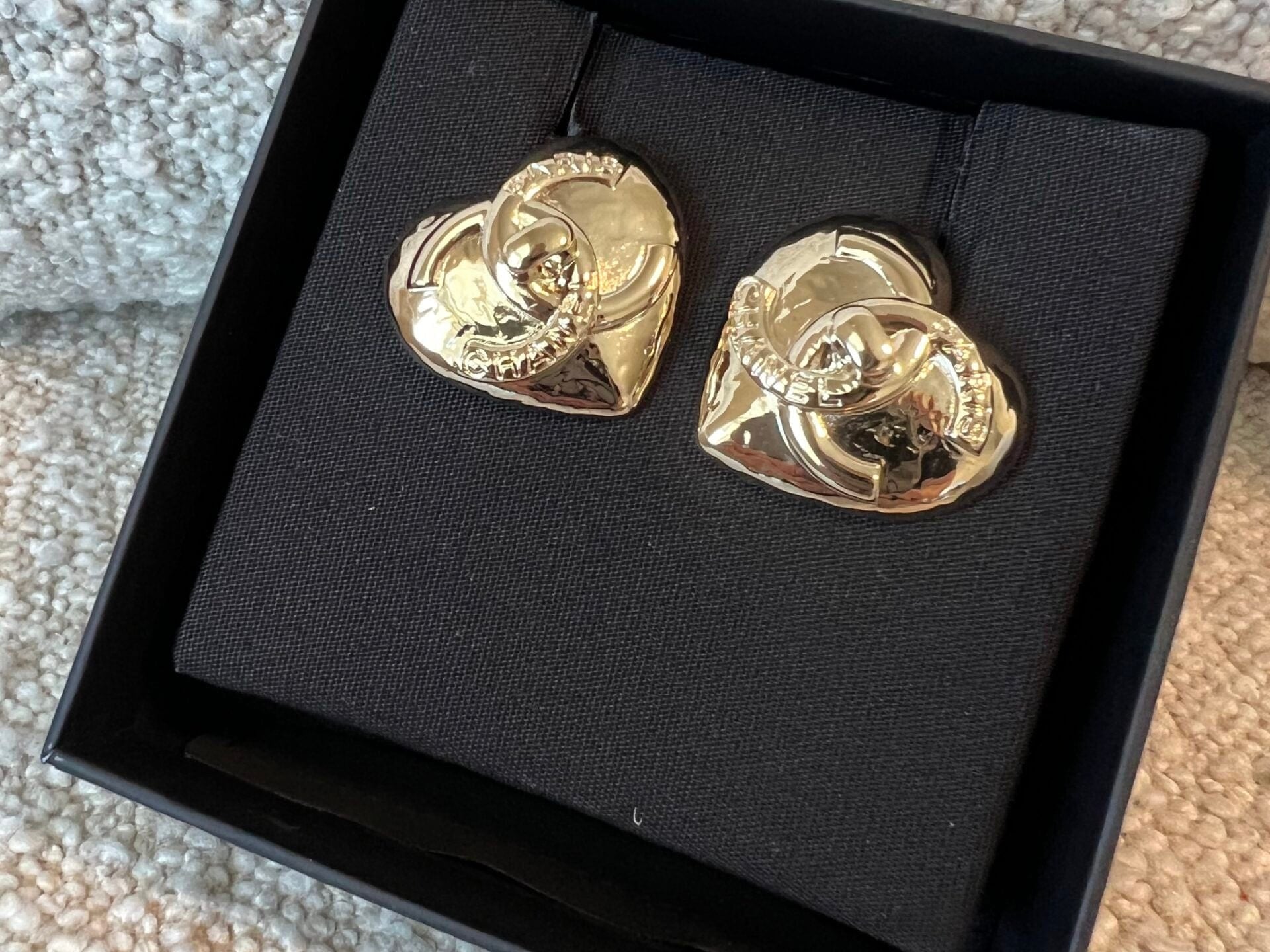 CHANEL Earrings Gold 22B Gold Heart CC Turnlock Earring Large - Redeluxe