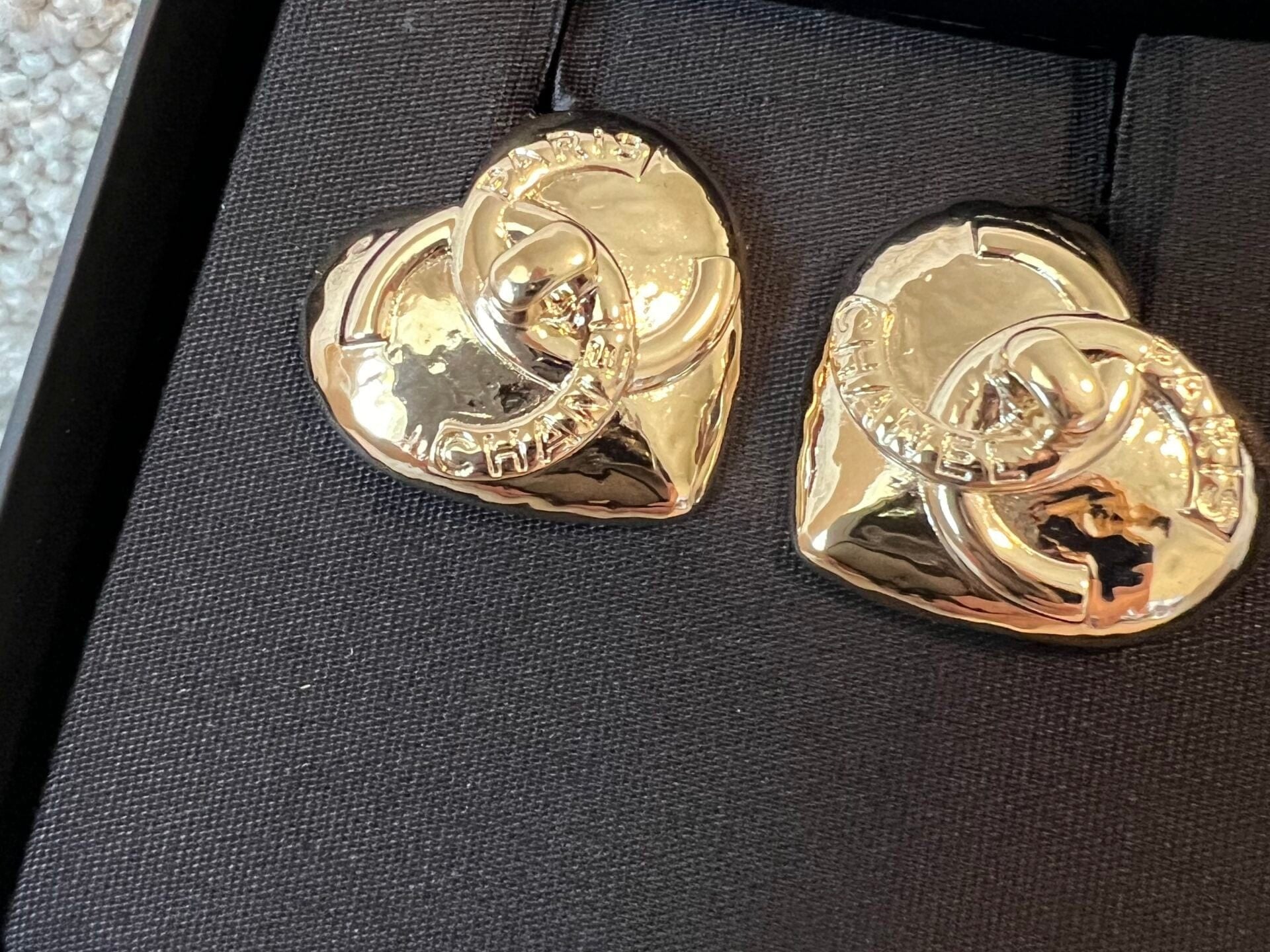 CHANEL Earrings Gold 22B Gold Heart CC Turnlock Earring Large - Redeluxe