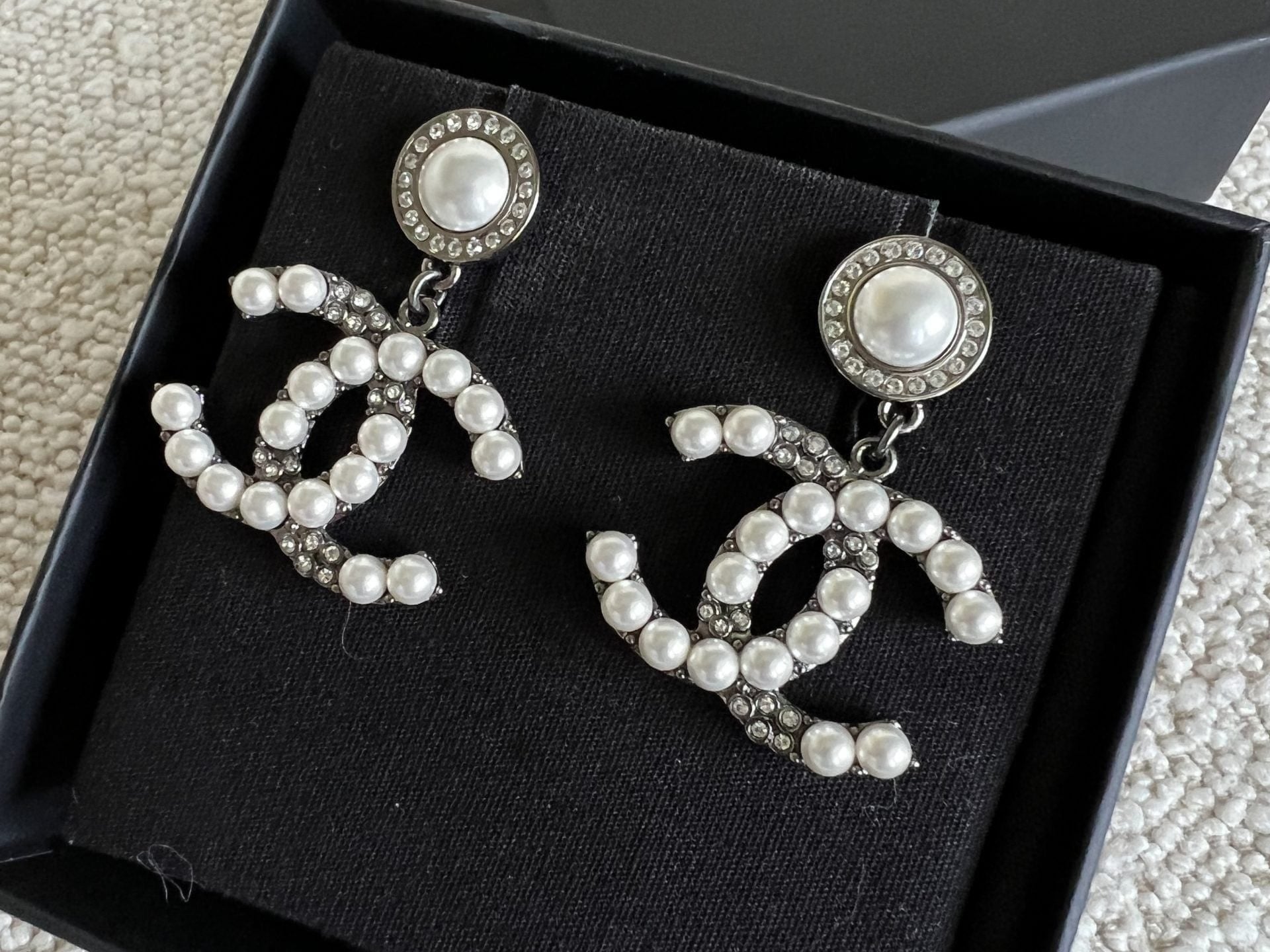 CHANEL Earrings White Chanel Dangle Earrings - Ruthenium - Redeluxe