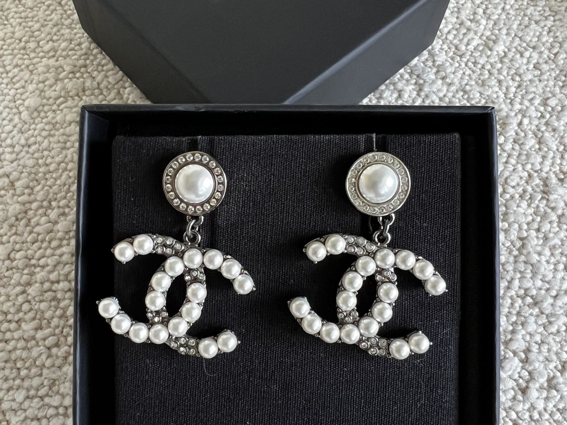 CHANEL Earrings White Chanel Dangle Earrings - Ruthenium - Redeluxe