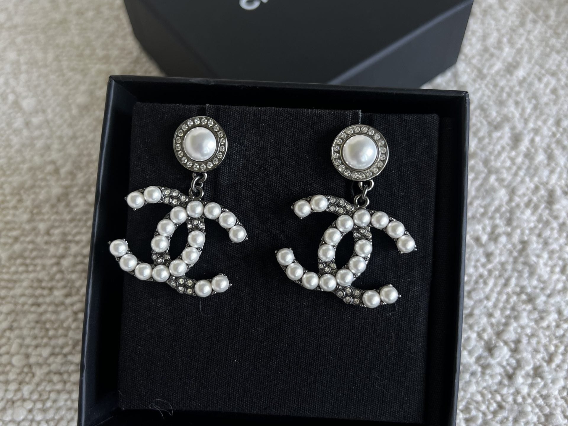 CHANEL Earrings White Chanel Dangle Earrings - Ruthenium - Redeluxe