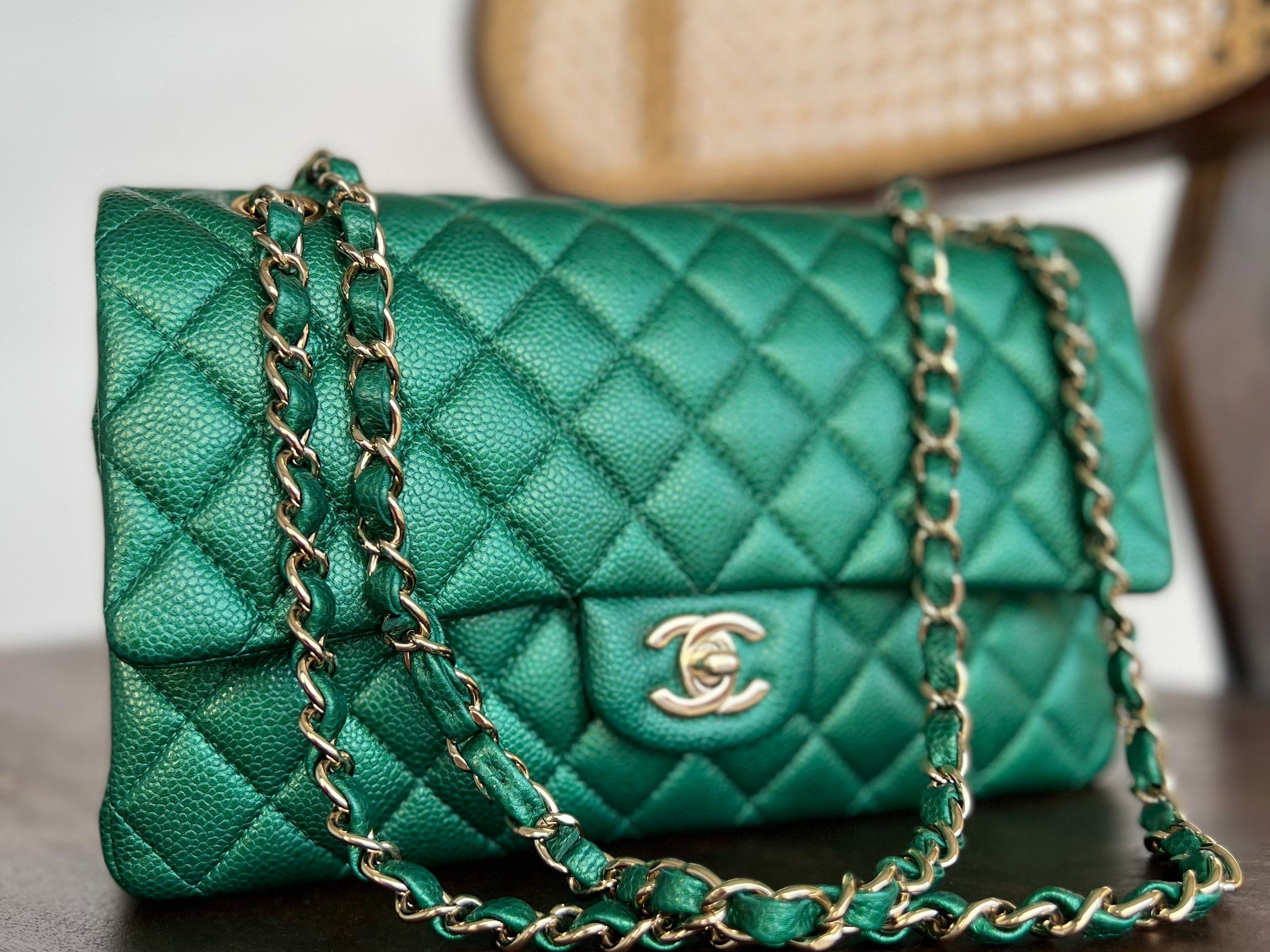 CHANEL Handbag 18S Emerald Green Caviar Quilted Classic Flap Medium Light Gold Hardware - Redeluxe