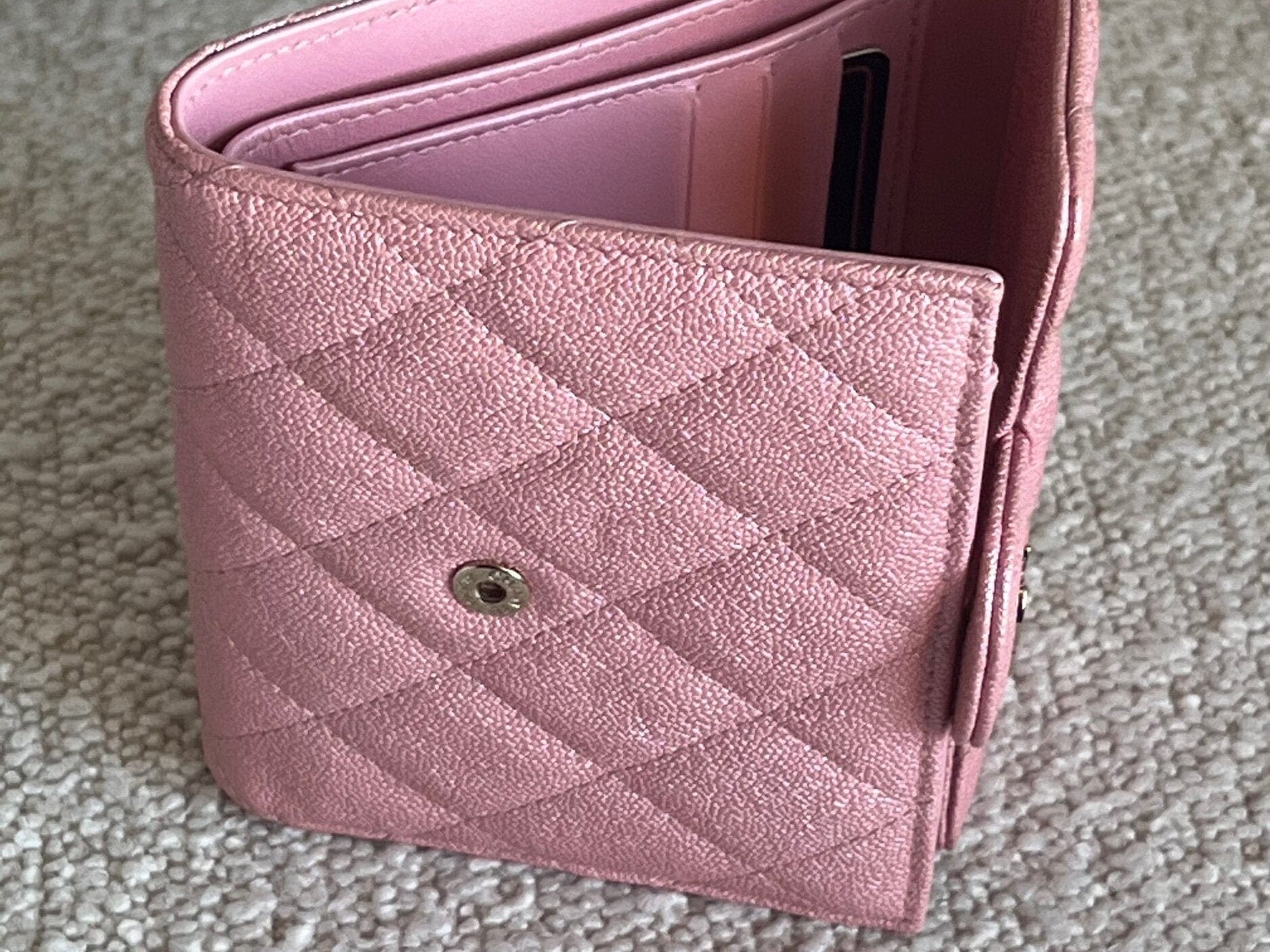 CHANEL Handbag 19S Pink Iridescent Caviar Quilted Flap Wallet - Redeluxe