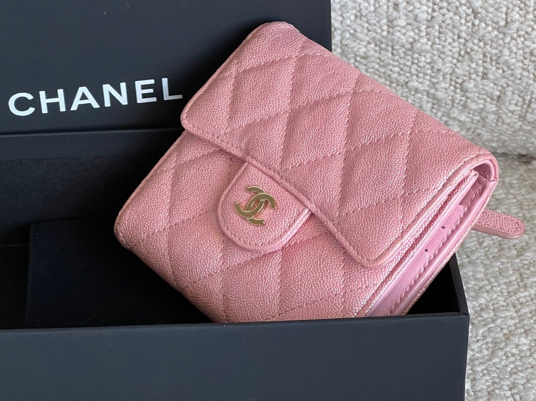 CHANEL Handbag 19S Pink Iridescent Caviar Quilted Flap Wallet - Redeluxe