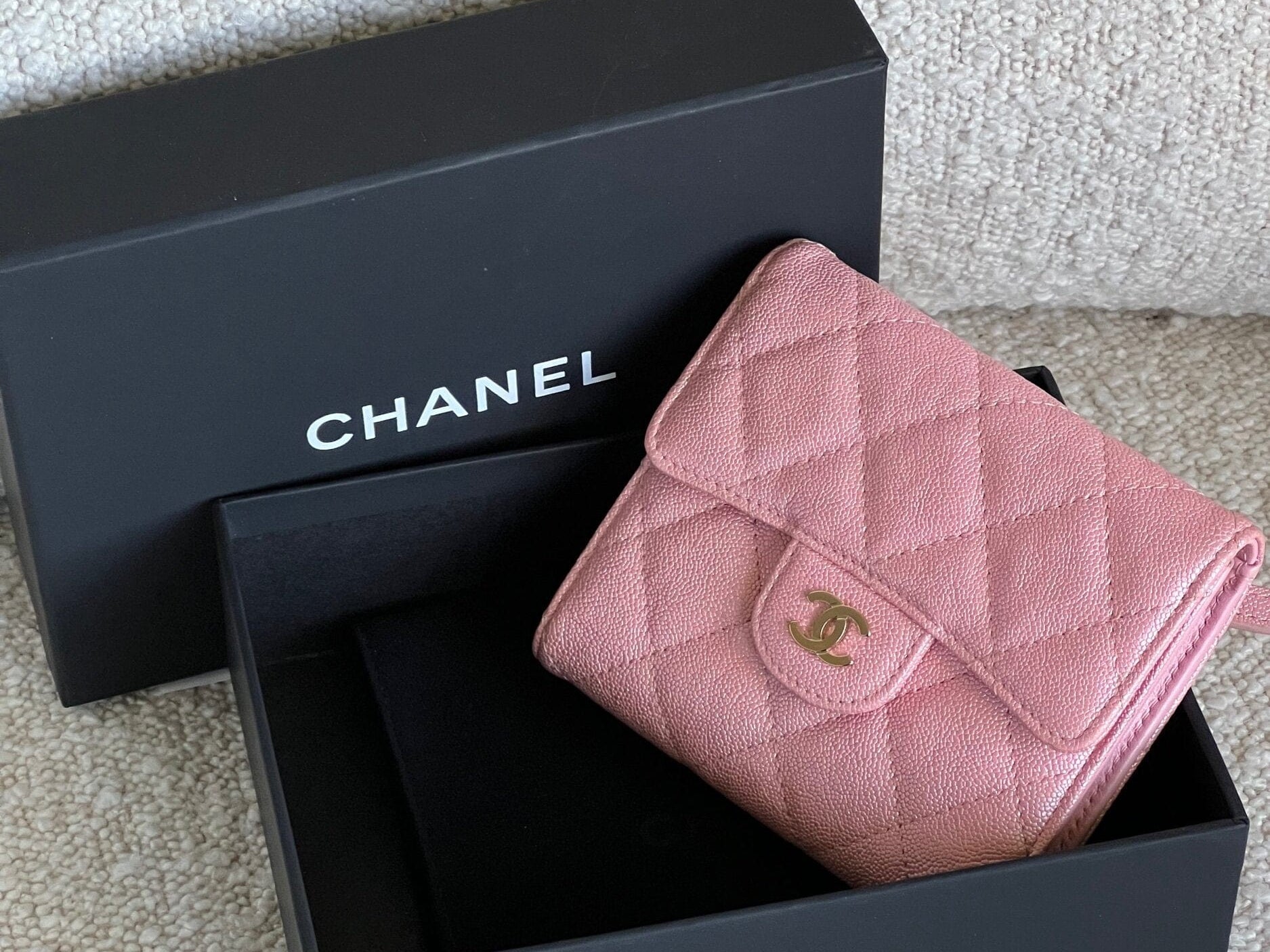 CHANEL Handbag 19S Pink Iridescent Caviar Quilted Flap Wallet - Redeluxe
