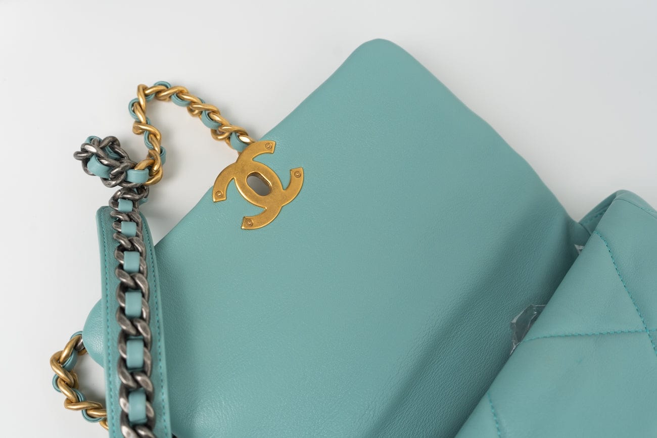 CHANEL Handbag 20C Tiffany Blue Goatskin 19 Flap Small Mixed Hardware - Redeluxe