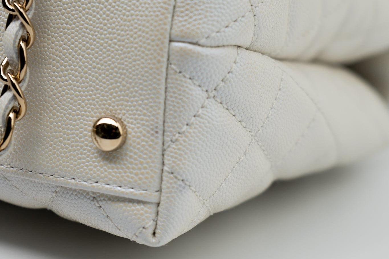 CHANEL Handbag 20K Iridescent White Caviar Quilted Coco Handle Medium Light Gold Hardware - Redeluxe