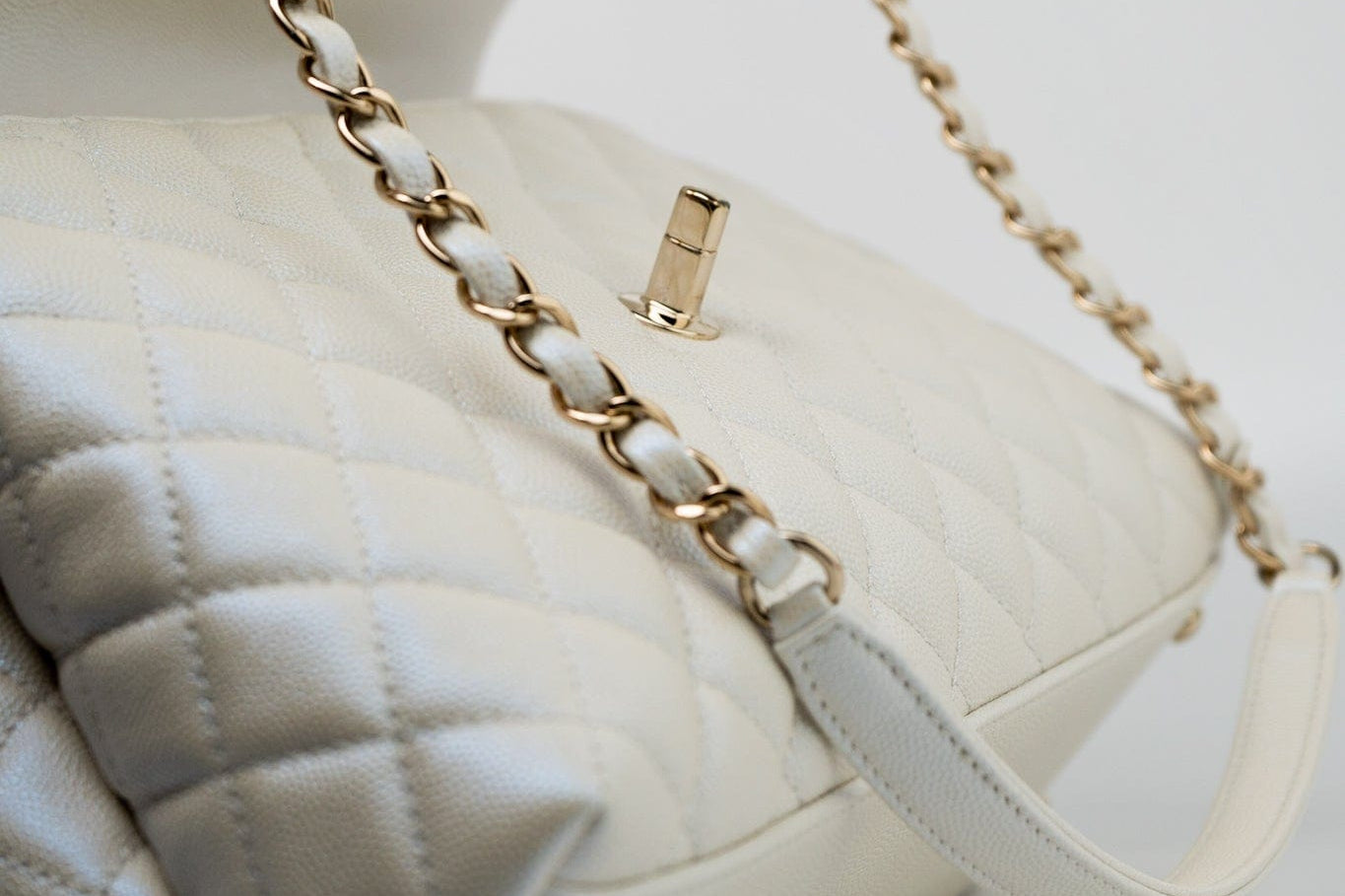 CHANEL Handbag 20K Iridescent White Caviar Quilted Coco Handle Medium Light Gold Hardware - Redeluxe