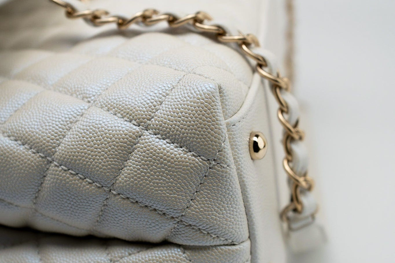 CHANEL Handbag 20K Iridescent White Caviar Quilted Coco Handle Medium Light Gold Hardware - Redeluxe