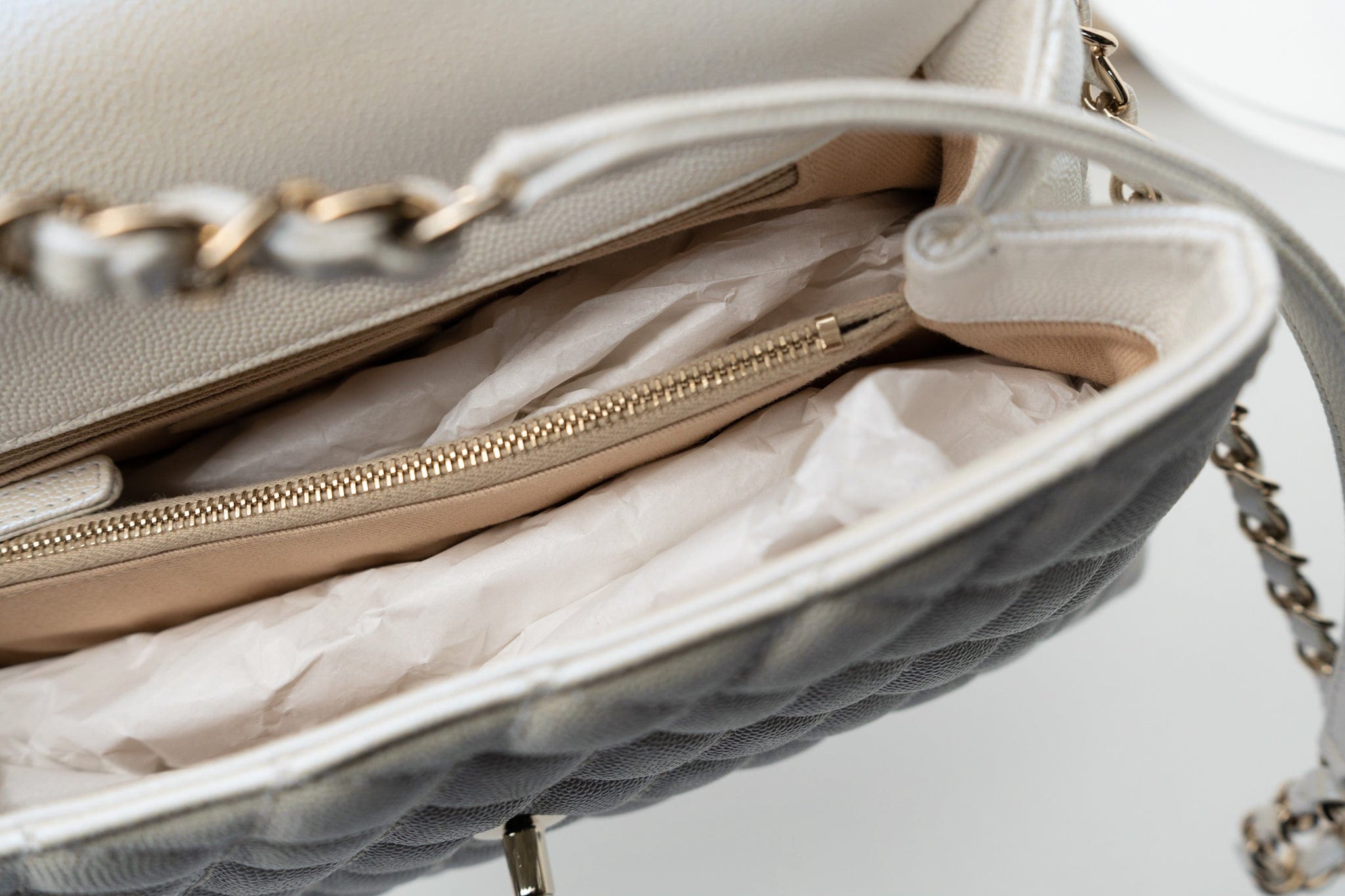 CHANEL Handbag 20K Iridescent White Caviar Quilted Coco Handle Medium Light Gold Hardware - Redeluxe