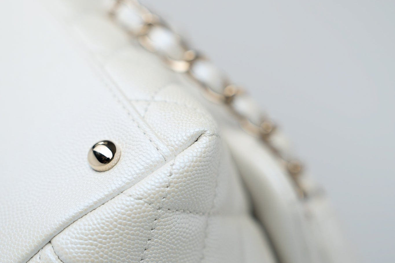 CHANEL Handbag 20K Iridescent White Caviar Quilted Coco Handle Medium Light Gold Hardware - Redeluxe