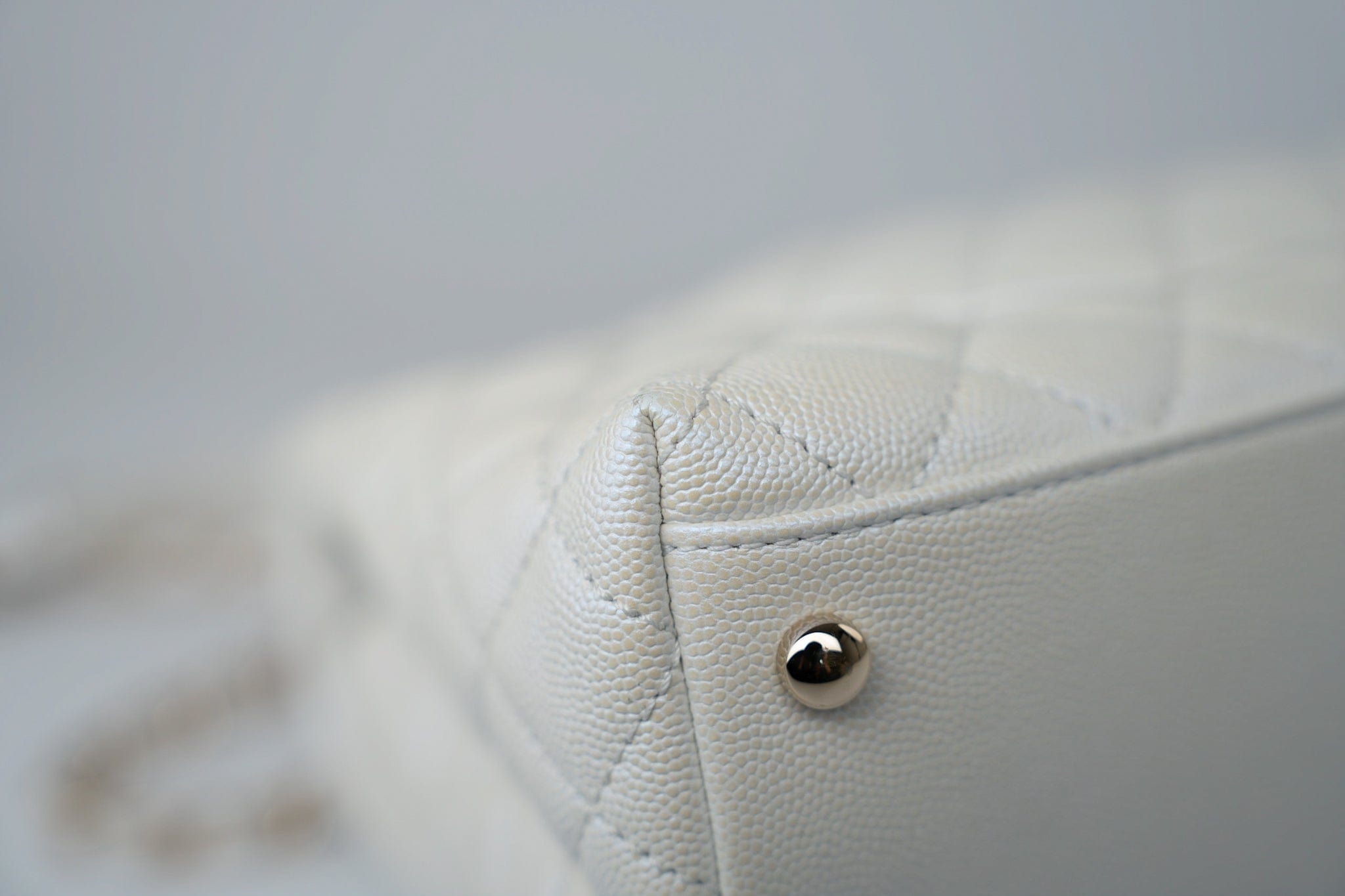 CHANEL Handbag 20K Iridescent White Caviar Quilted Coco Handle Medium Light Gold Hardware - Redeluxe