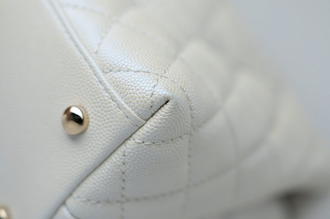 CHANEL Handbag 20K Iridescent White Caviar Quilted Coco Handle Medium Light Gold Hardware - Redeluxe