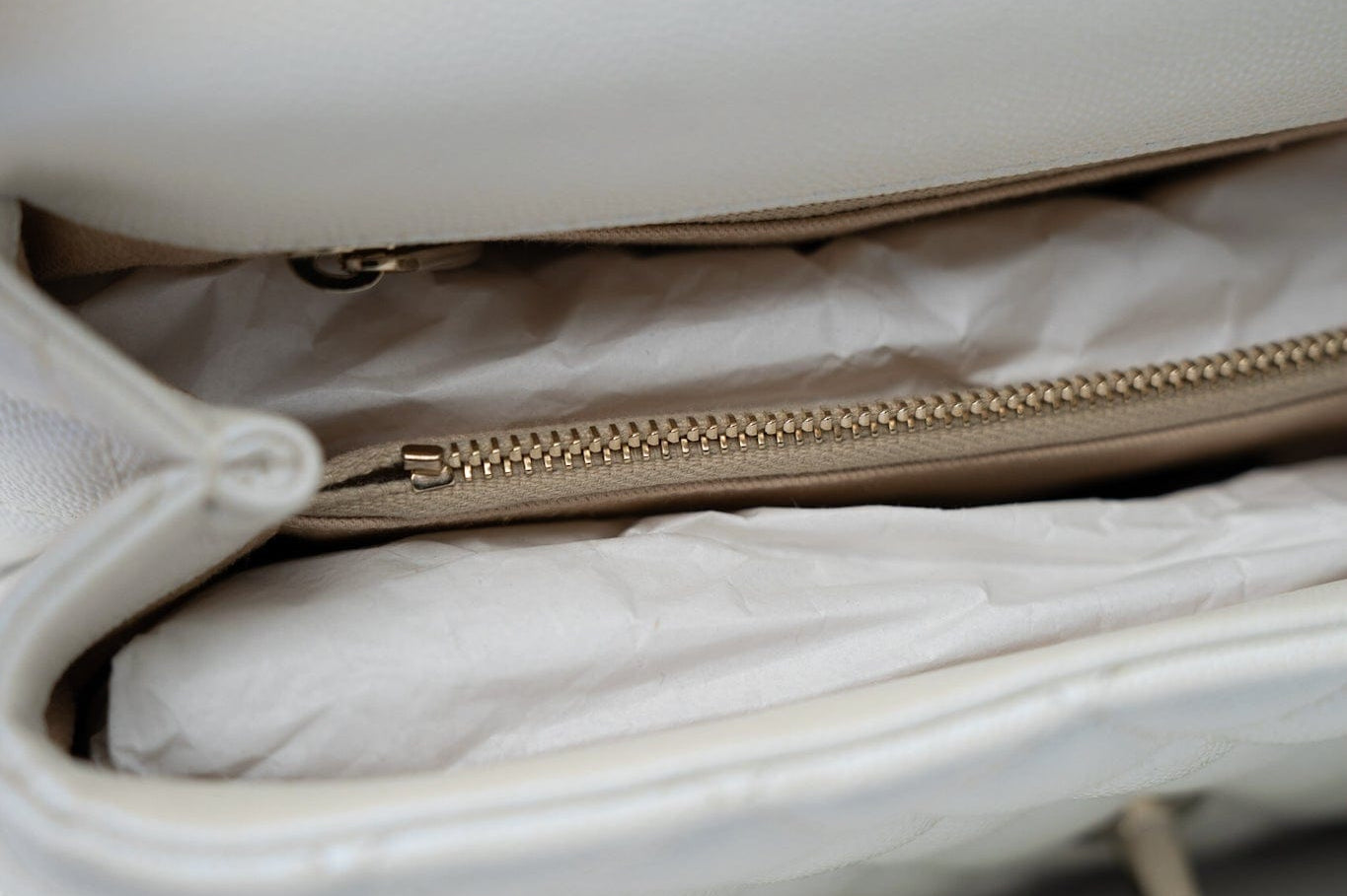 CHANEL Handbag 20K Iridescent White Caviar Quilted Coco Handle Medium Light Gold Hardware - Redeluxe