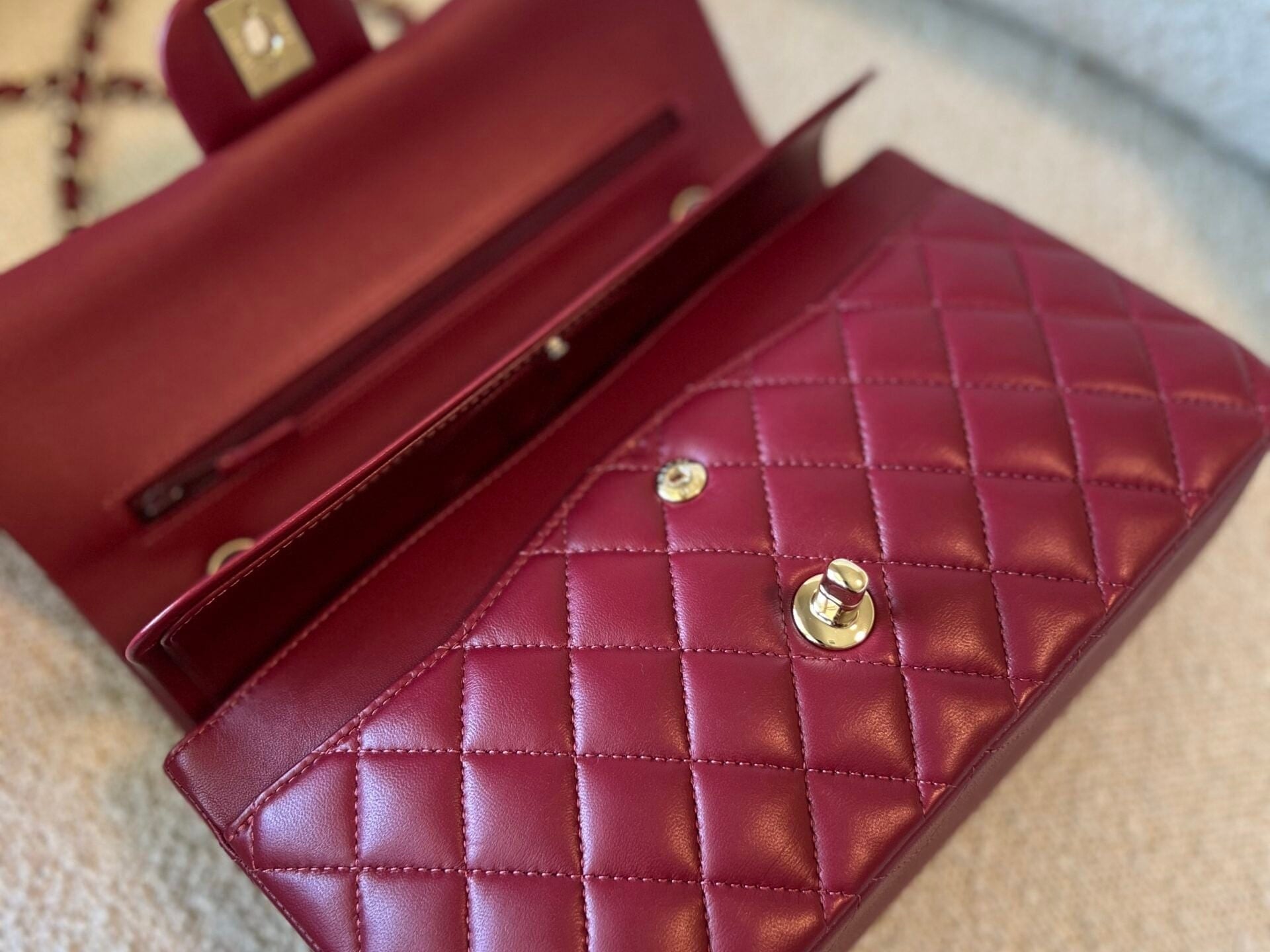 CHANEL Handbag 21A Burgundy Lambskin Quilted Classic Flap Medium LGHW - Redeluxe
