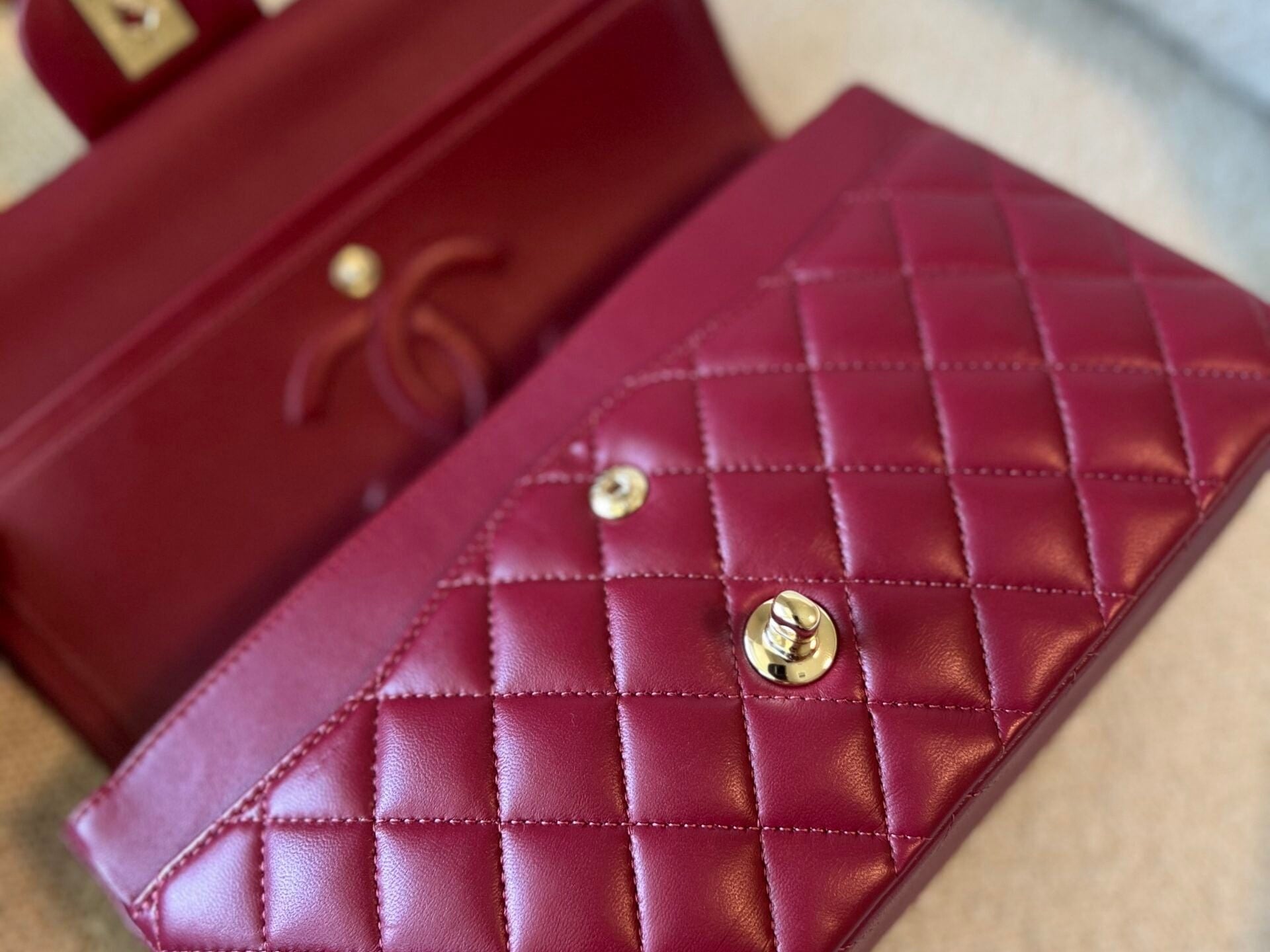 CHANEL Handbag 21A Burgundy Lambskin Quilted Classic Flap Medium LGHW - Redeluxe