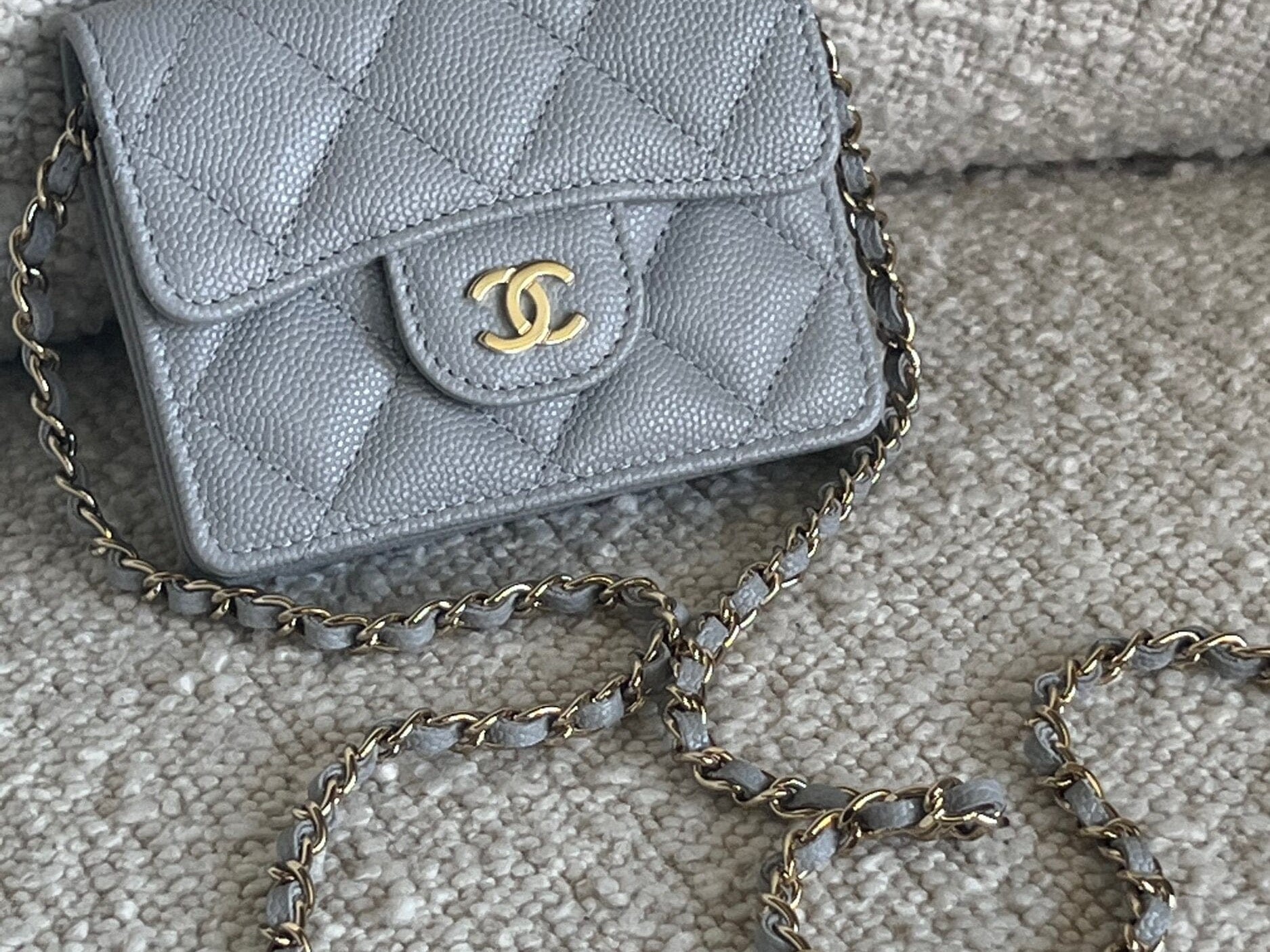 CHANEL Handbag 21A Caviar Quilted Flap Card Holder On Chain Grey - Redeluxe