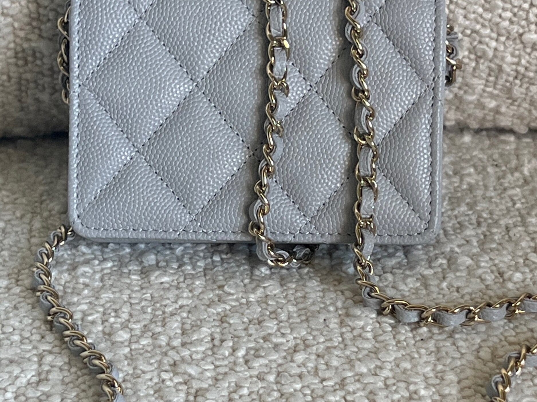 CHANEL Handbag 21A Caviar Quilted Flap Card Holder On Chain Grey - Redeluxe