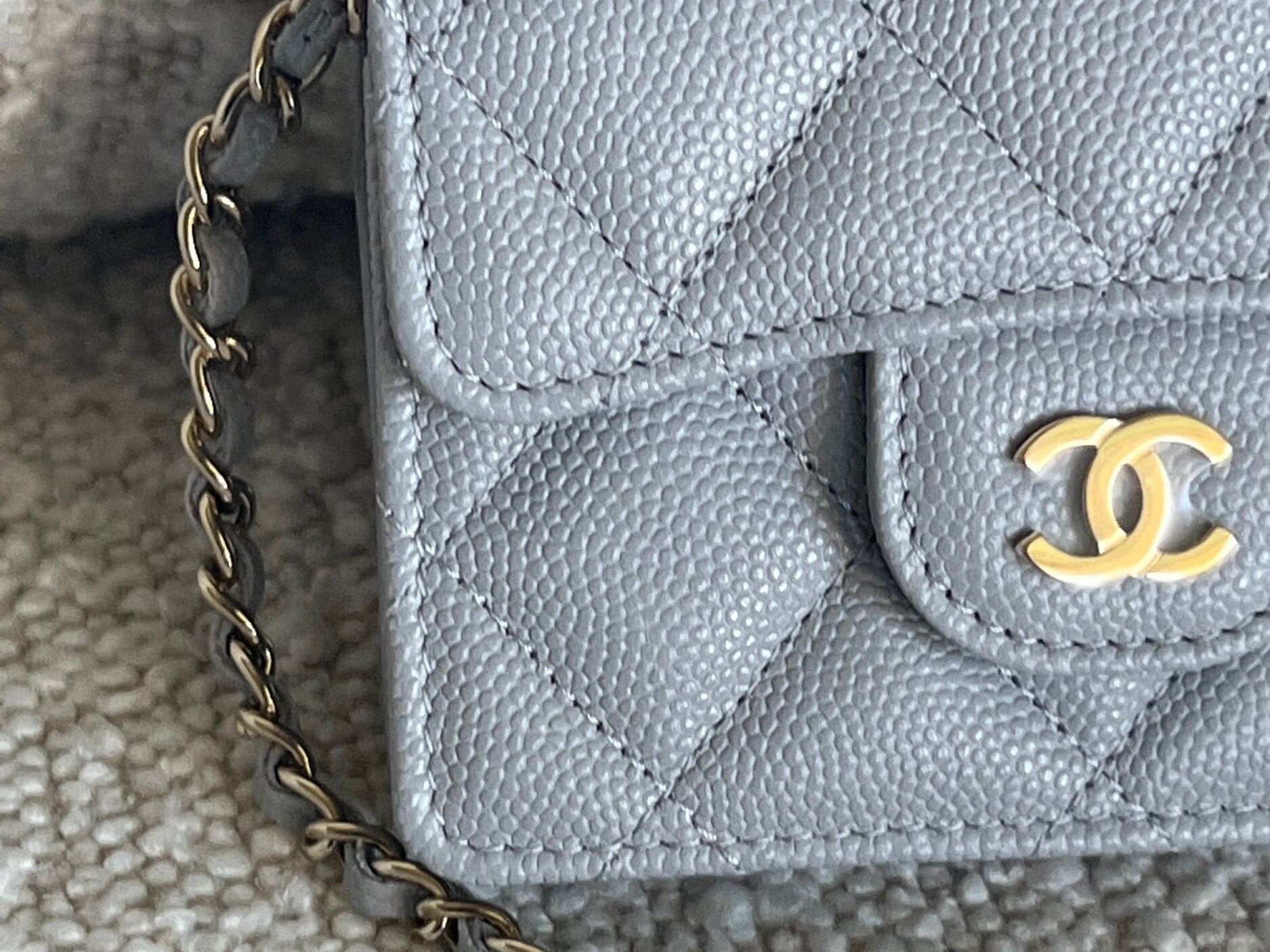 CHANEL Handbag 21A Caviar Quilted Flap Card Holder On Chain Grey - Redeluxe