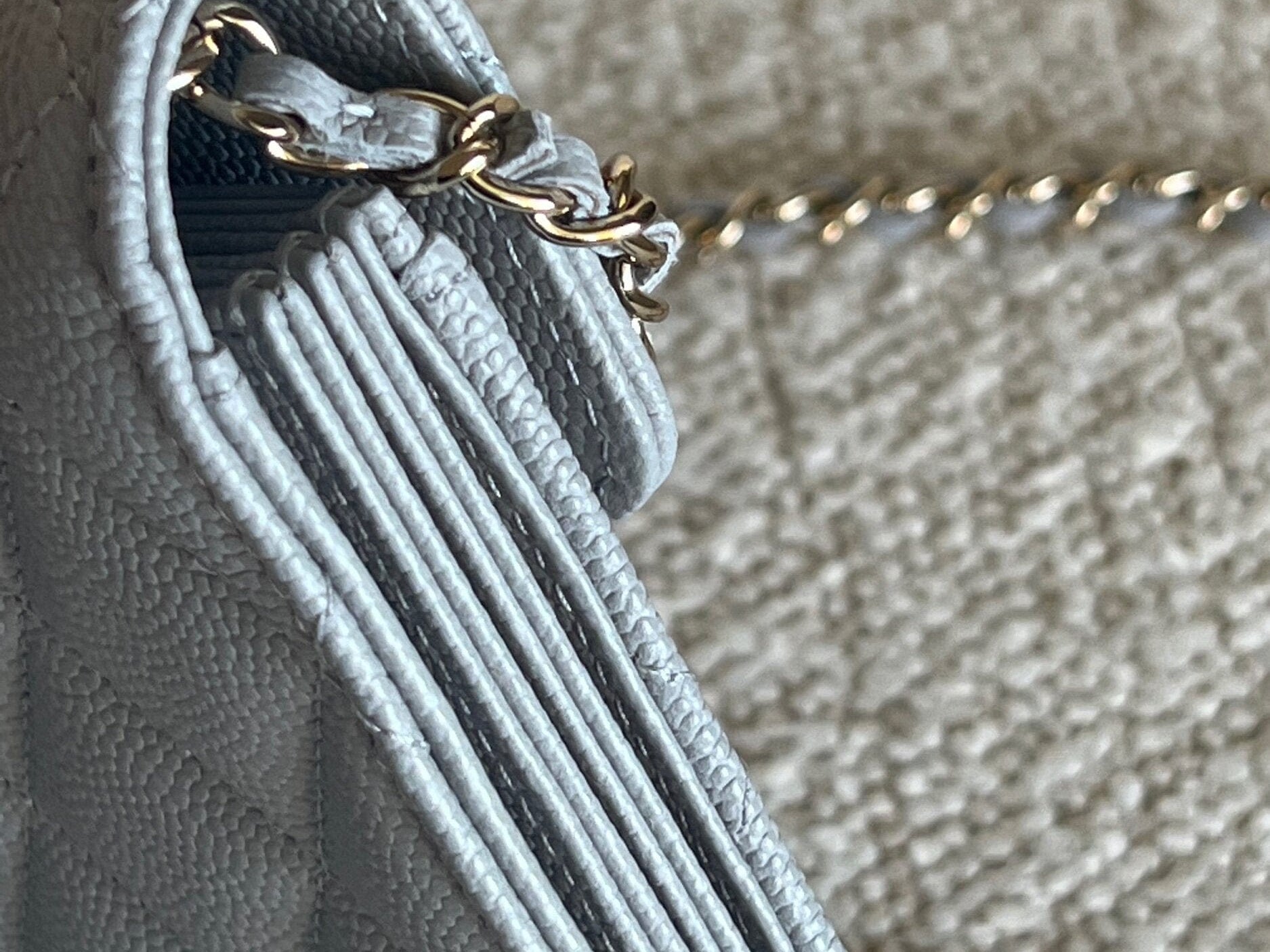 CHANEL Handbag 21A Caviar Quilted Flap Card Holder On Chain Grey - Redeluxe