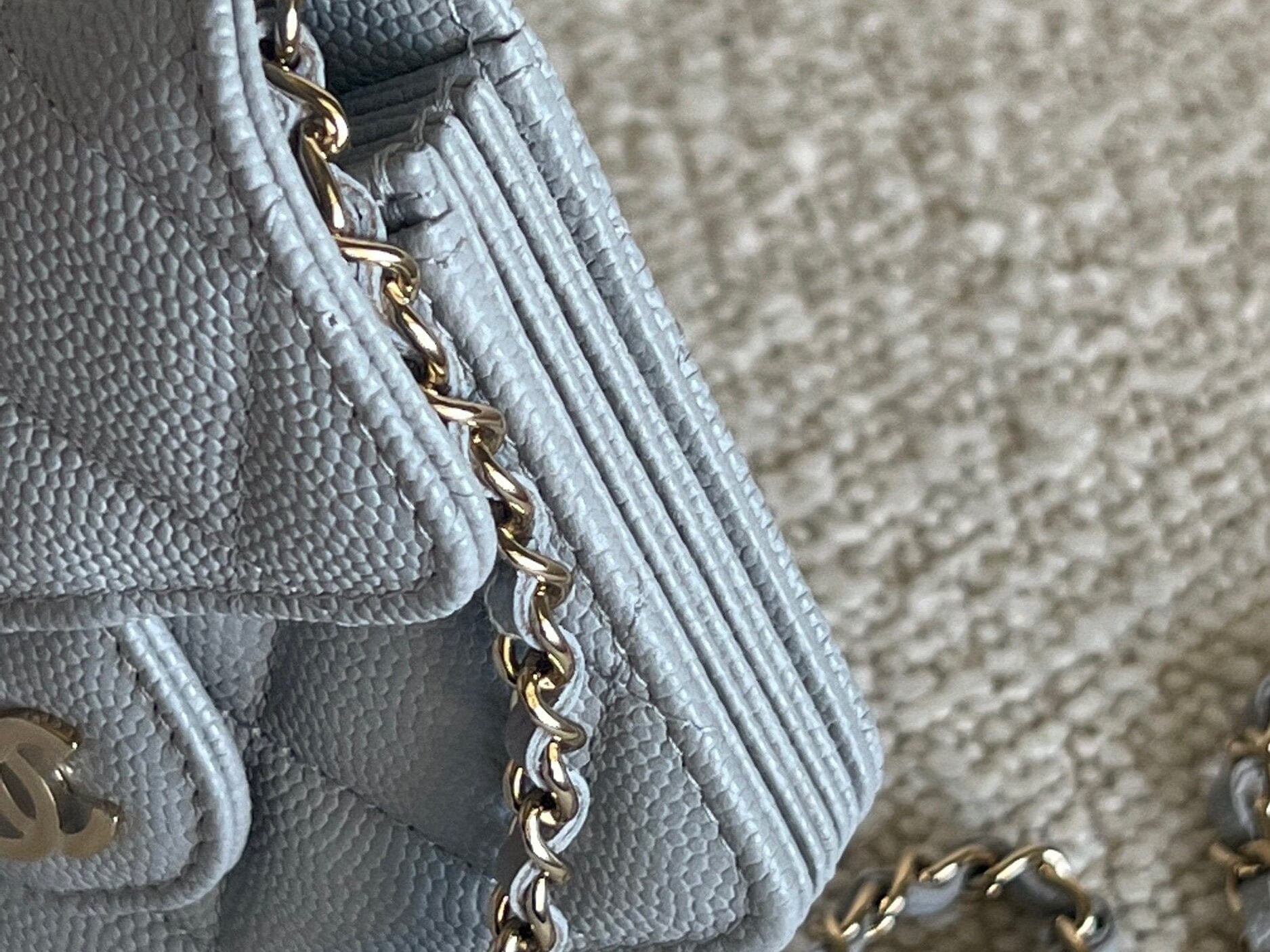 CHANEL Handbag 21A Caviar Quilted Flap Card Holder On Chain Grey - Redeluxe