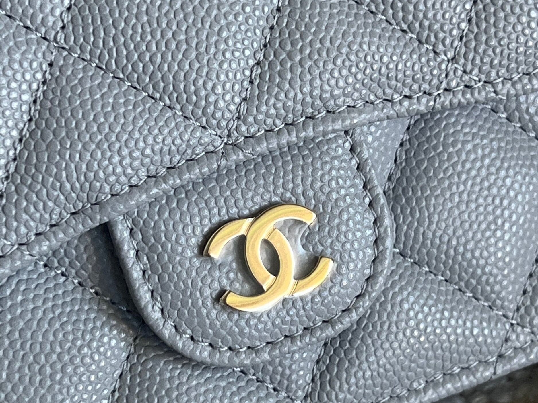 CHANEL Handbag 21A Caviar Quilted Flap Card Holder On Chain Grey - Redeluxe
