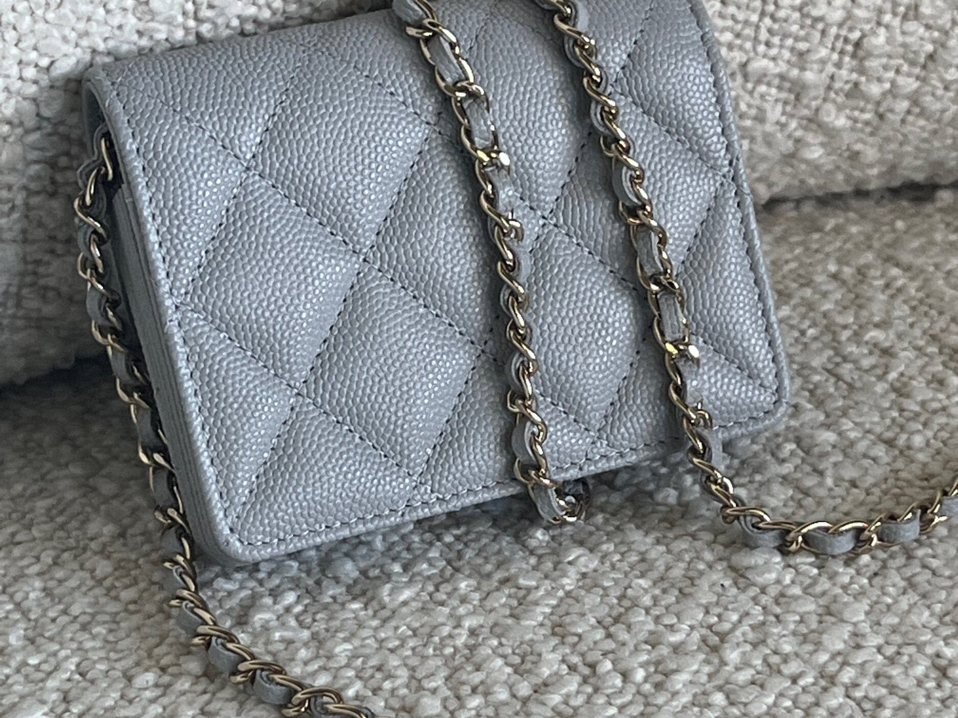 CHANEL Handbag 21A Caviar Quilted Flap Card Holder On Chain Grey - Redeluxe