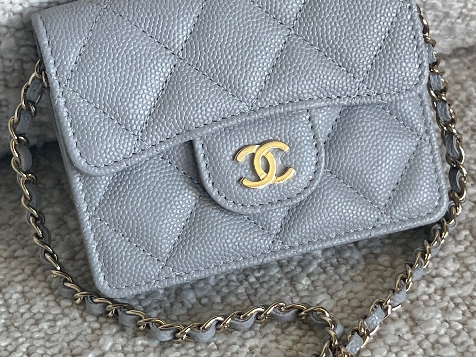 CHANEL Handbag 21A Caviar Quilted Flap Card Holder On Chain Grey - Redeluxe