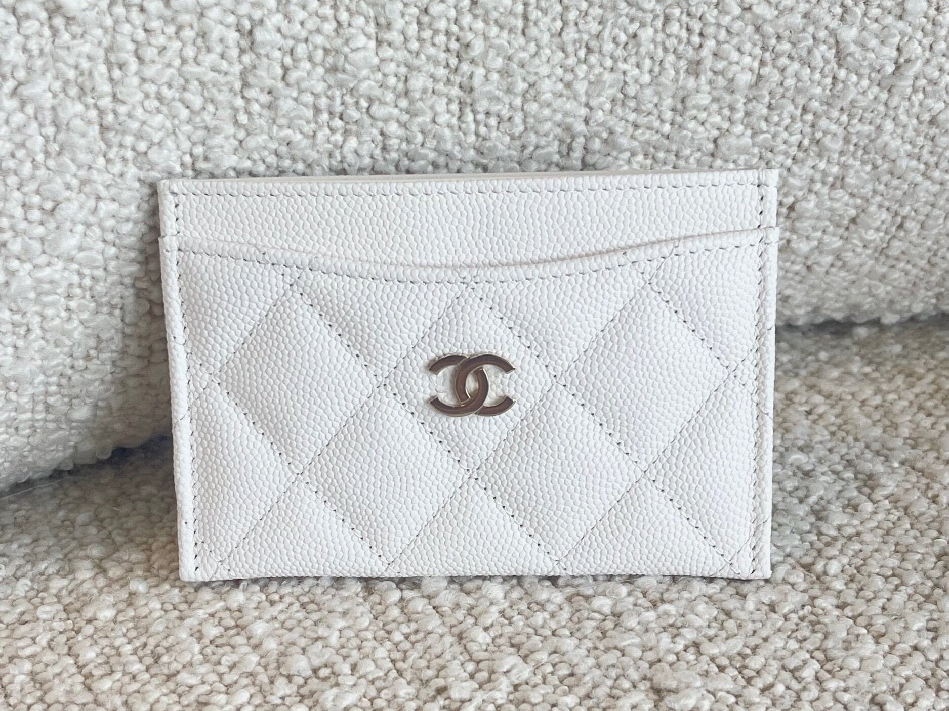 CHANEL Handbag 21B White Caviar Quilted Card Holder LGHW - Redeluxe