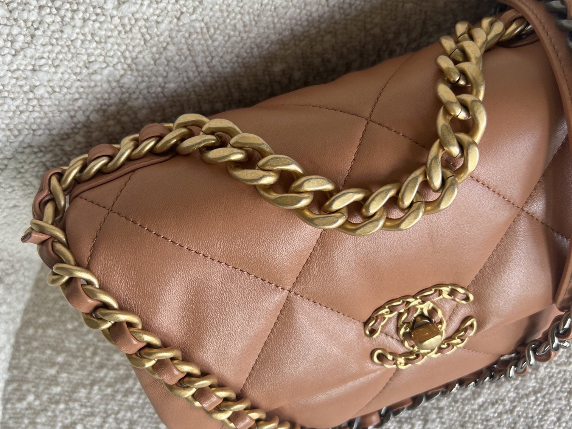 CHANEL Handbag 21K Chanel Caramel 19 Flap Small MHW - Redeluxe