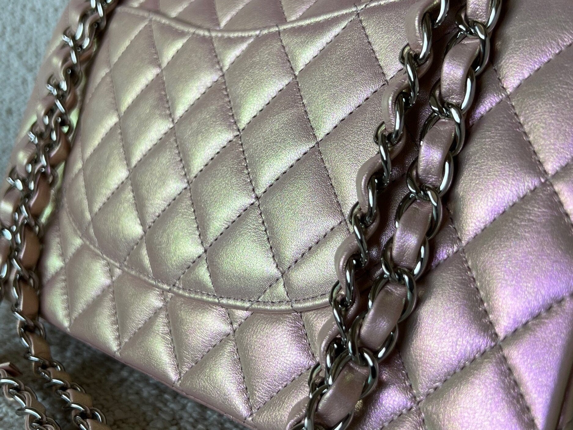 CHANEL Handbag 21K Medium Pink Iridescent Lambskin Quilted Classic Flap SHW - Redeluxe