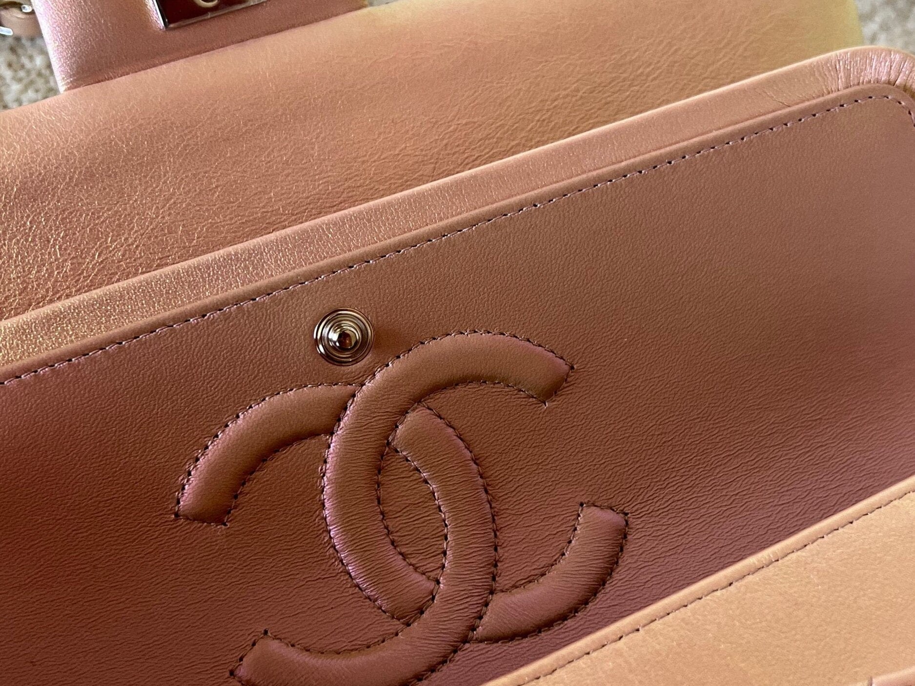 CHANEL Handbag 21K Medium Pink Iridescent Lambskin Quilted Classic Flap SHW - Redeluxe