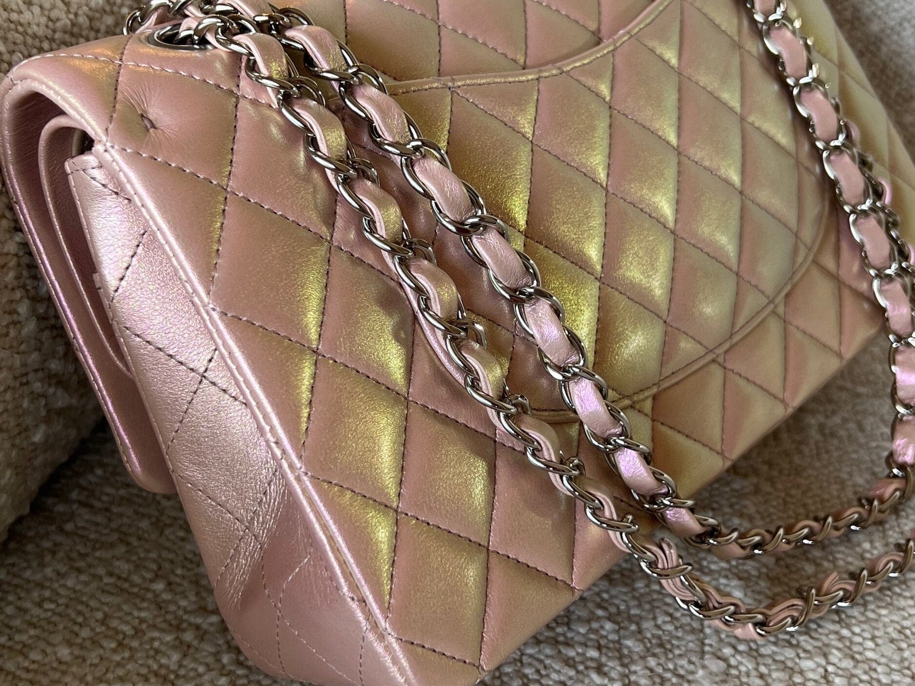 CHANEL Handbag 21K Medium Pink Iridescent Lambskin Quilted Classic Flap SHW - Redeluxe