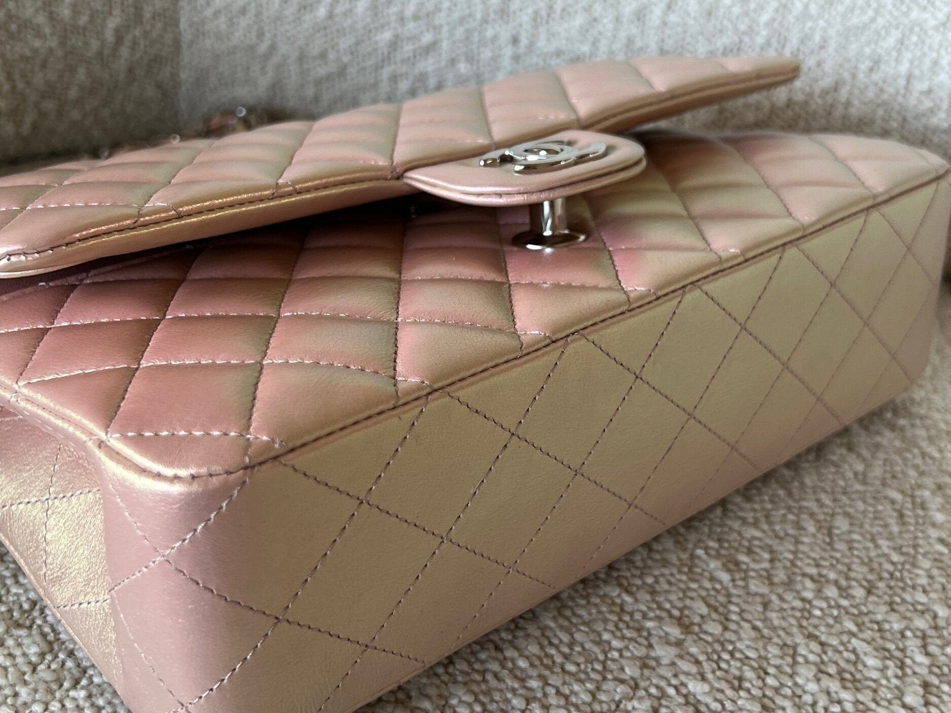 CHANEL Handbag 21K Medium Pink Iridescent Lambskin Quilted Classic Flap SHW - Redeluxe