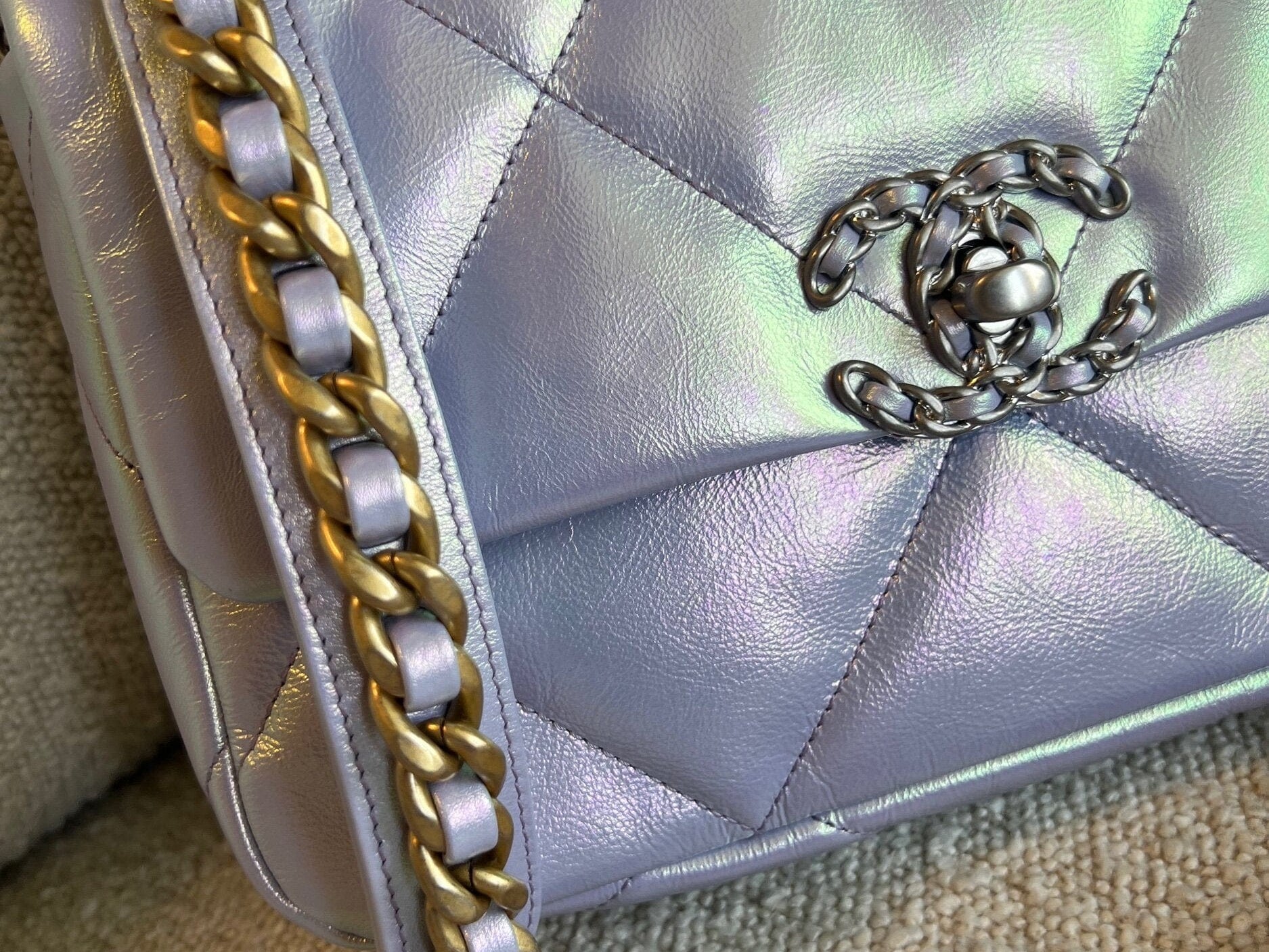 CHANEL Handbag 21K Purple/Blue Iridescent 19 Flap Small MHW - Redeluxe