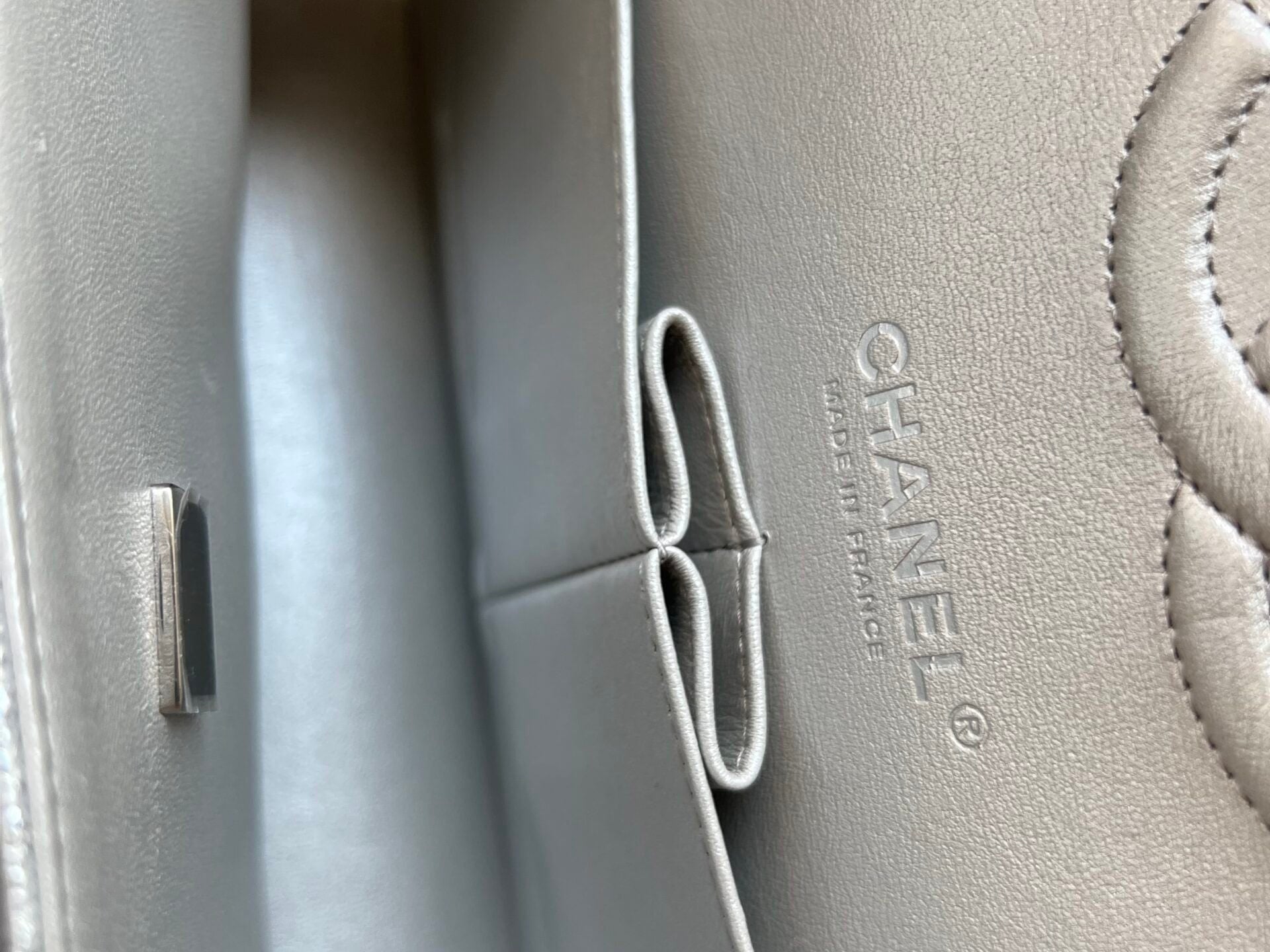 CHANEL Handbag 21K Silver Metallic Caviar Quilted Classic Double Flap Medium Silver Hardware - Redeluxe