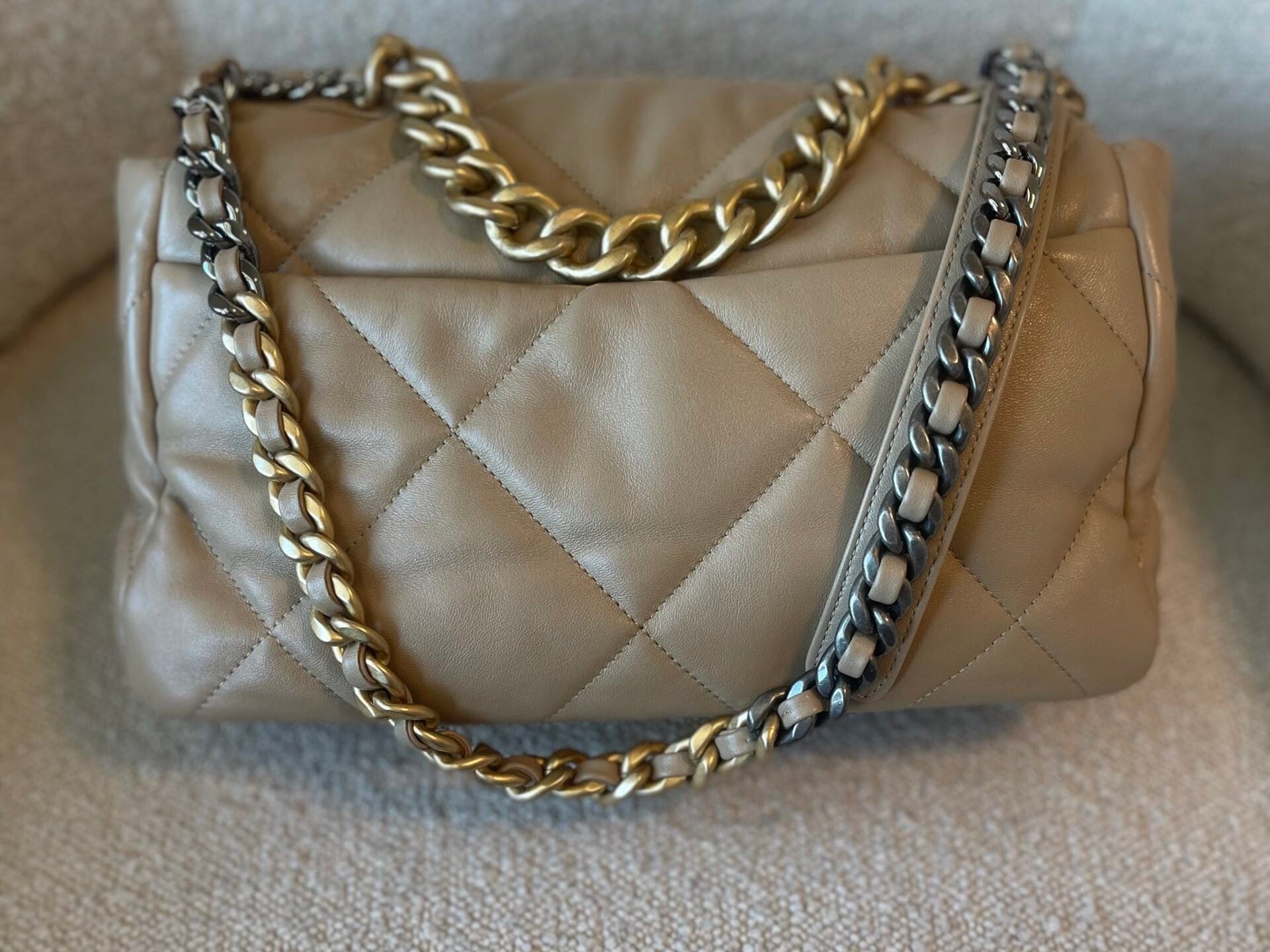 CHANEL Handbag 21S Large Beige/Gold Lambskin Quilted 19 Flap Mixed Hardware - Redeluxe