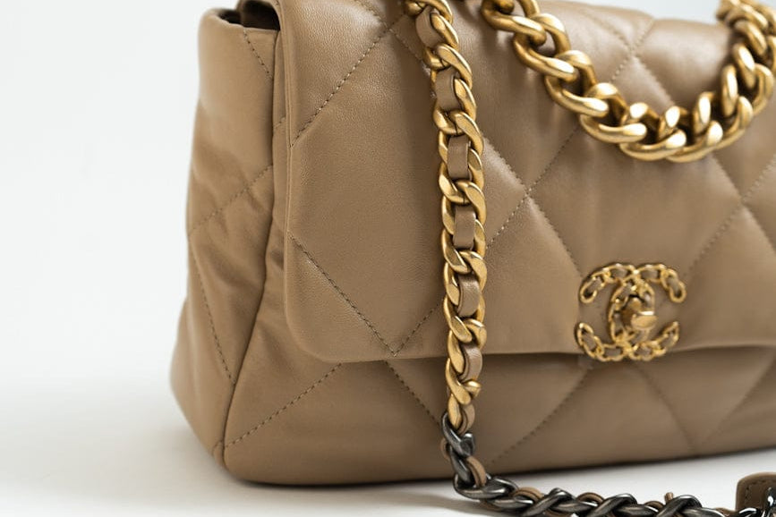 CHANEL Handbag 21S Large Beige/Gold Lambskin Quilted 19 Flap Mixed Hardware - Redeluxe