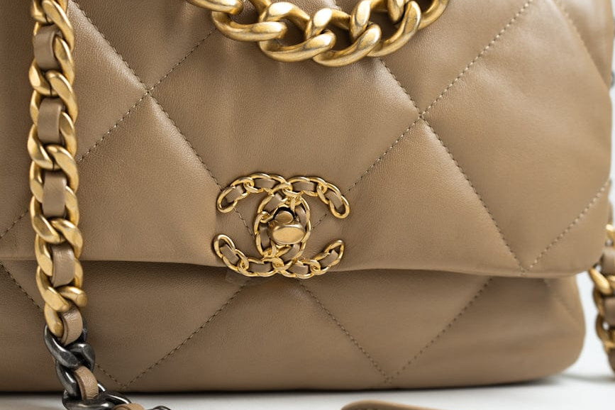 CHANEL Handbag 21S Large Beige/Gold Lambskin Quilted 19 Flap Mixed Hardware - Redeluxe