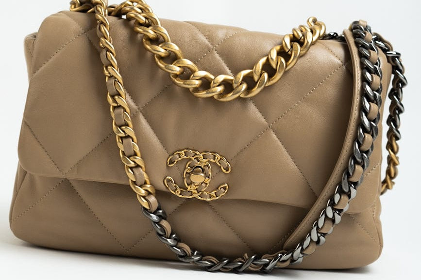 CHANEL Handbag 21S Large Beige/Gold Lambskin Quilted 19 Flap Mixed Hardware - Redeluxe